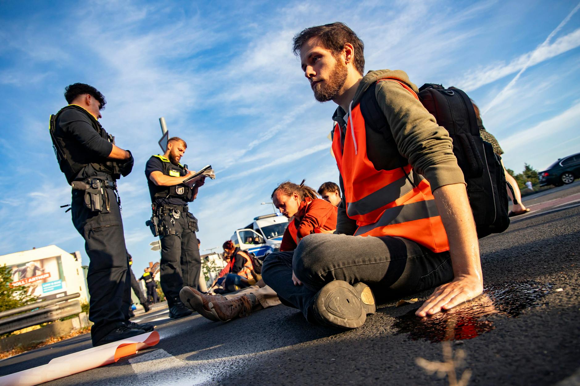 Aktivisten der Klimaschutzgruppe Letzte Generation blockierten Mitte September am Spandauer Damm die Straße.