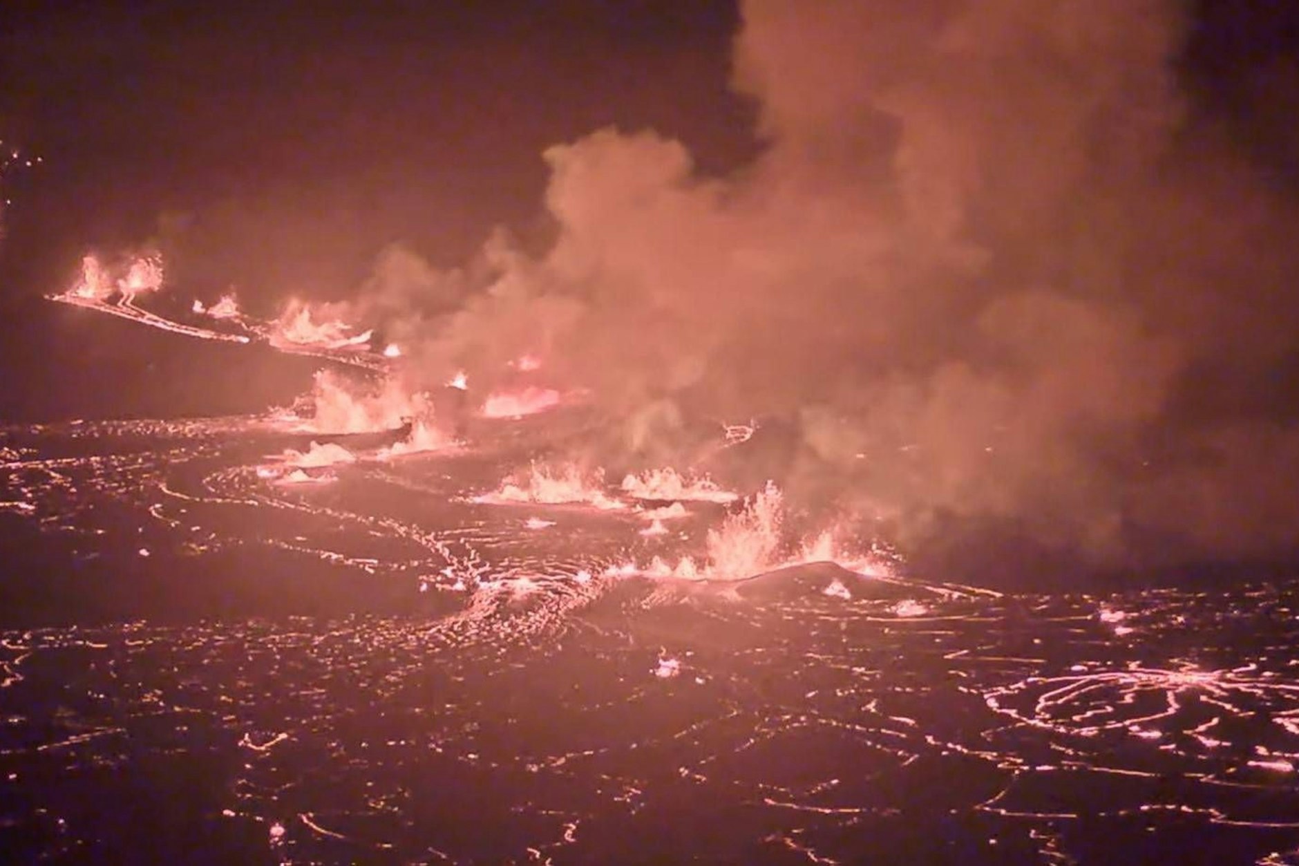 Das Bild zeigt einen Vulkanausbruch auf Hawaii im September. Auch unter Italien liegt ein riesiges Magma-Feld.