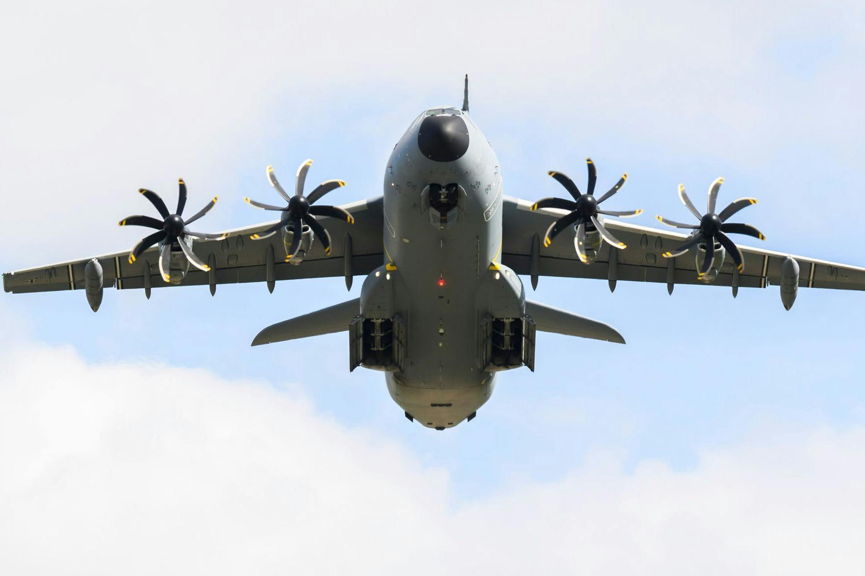 Zwei Militärtransporter vom Typ A400M der Bundeswehr sollen deutsche Staatsbürger aus Israel ausfliegen.