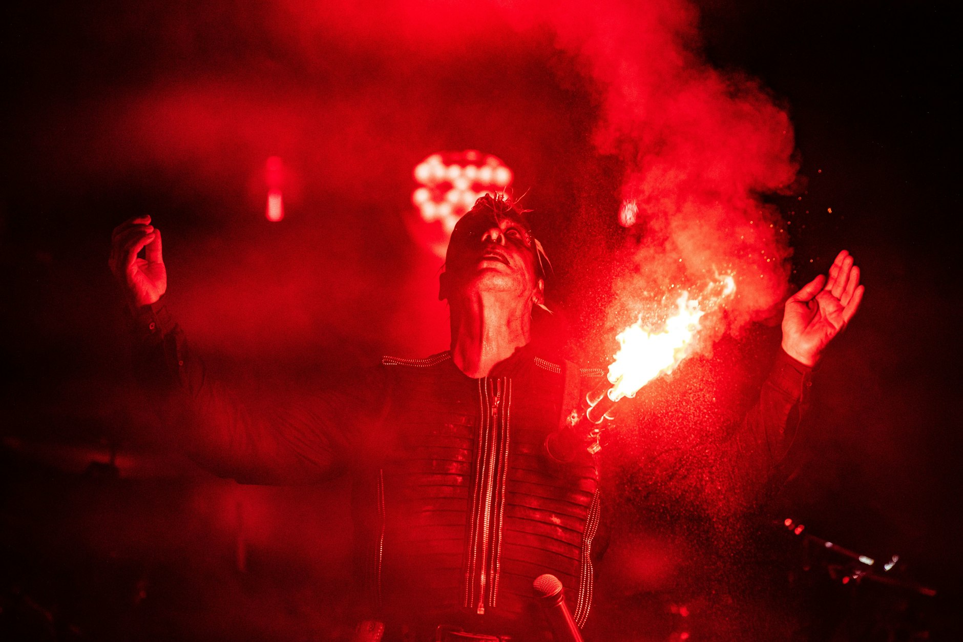 Die Rocker von Rammstein sind für ihre spektakulären Bühnenshows bekannt. Was planen sie für die Tour im Jahr 2024?