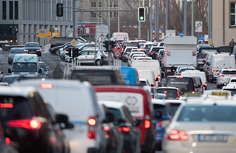 Am Sonntag müssen aufgrund einer Laufveranstaltung wieder einige Straßen in Berlin abgeriegelt werden (Symbolfoto).