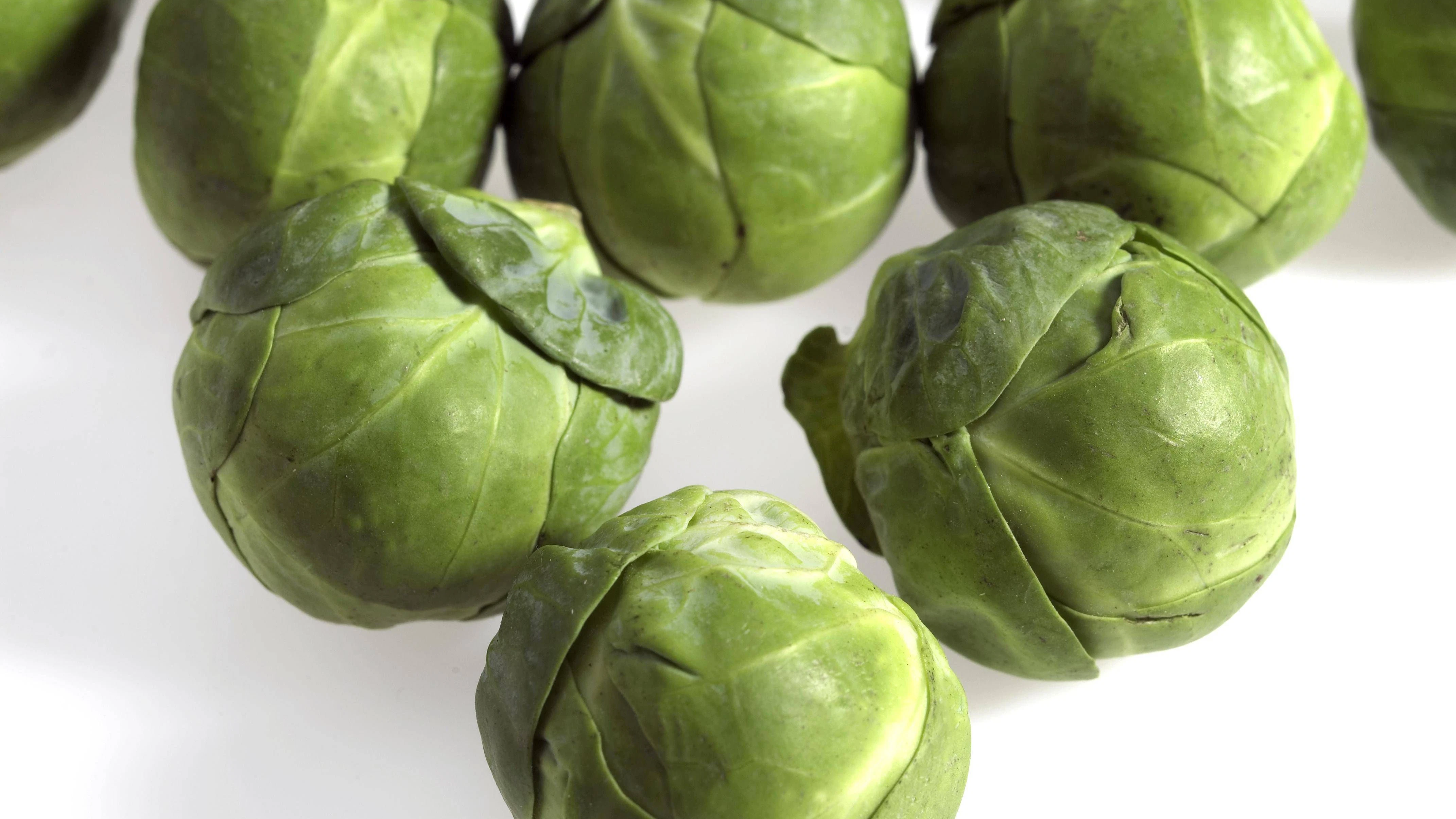 Rosenkohl ist das perfekte Herbst-Gemüse - die köstlichen Knollen sind nicht nur lecker und gesund, sondern lassen sich auch zu so vielen Gerichten verarbeiten.