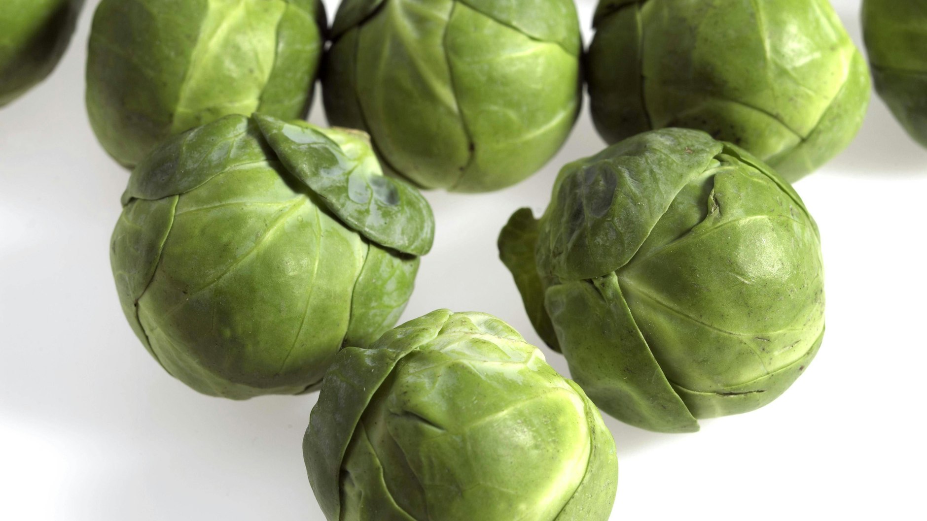 Rosenkohl ist das perfekte Herbst-Gemüse - die köstlichen Knollen sind nicht nur lecker und gesund, sondern lassen sich auch zu so vielen Gerichten verarbeiten.