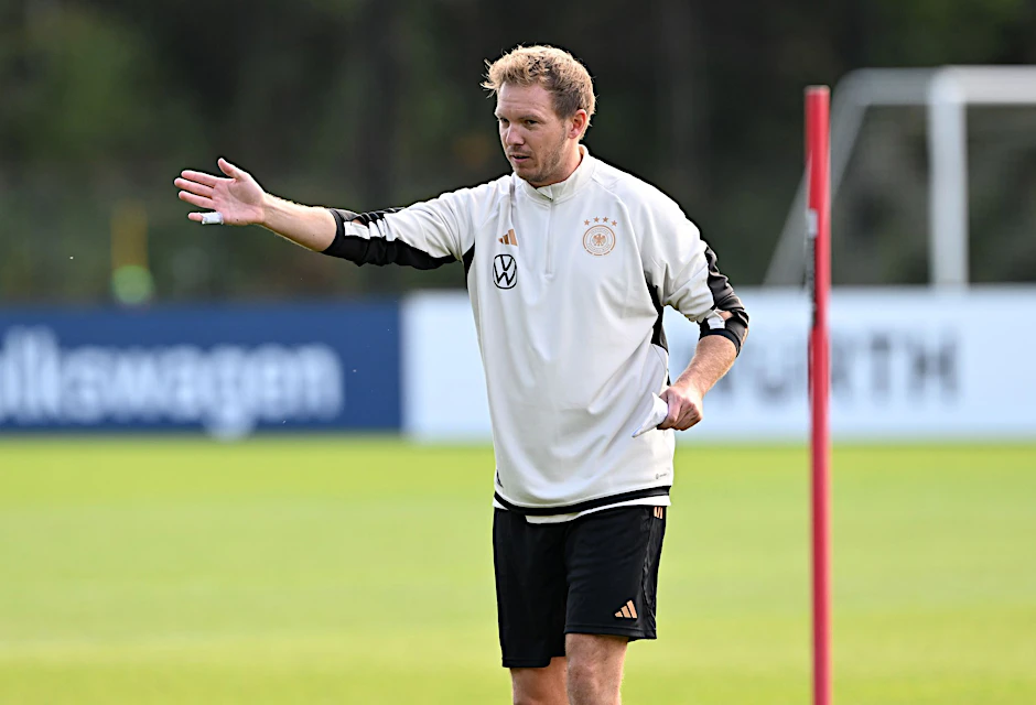 Bundestrainer Julian Nagelsmann gibt beim DFB-Training in Foxborough die Richtung vor.  