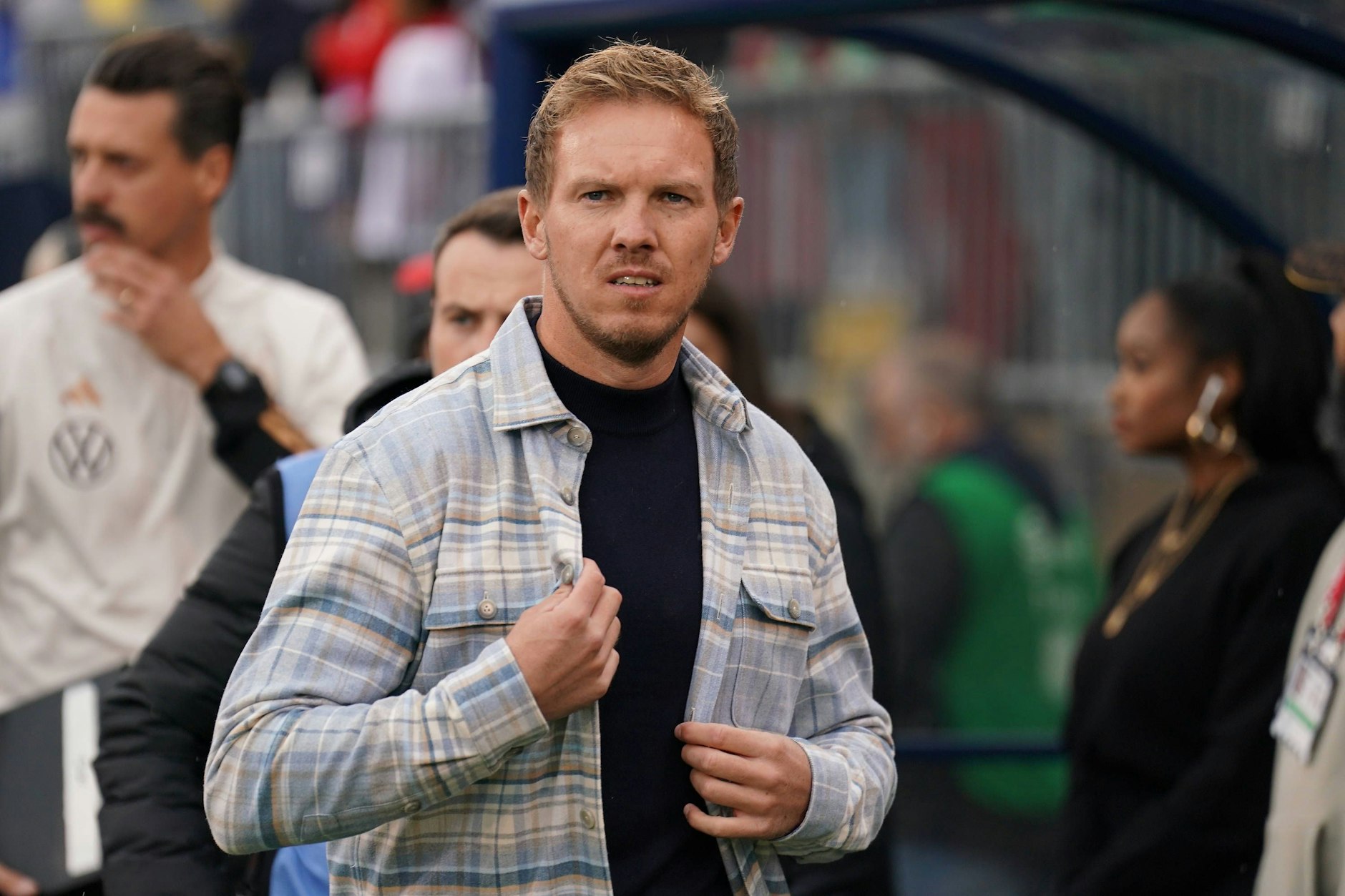 Teurer Stoff: Julian Nagelsmann (36) trug bei seiner Premiere als Bundestrainer ein Holzfällerhemd für 309,95 Euro.