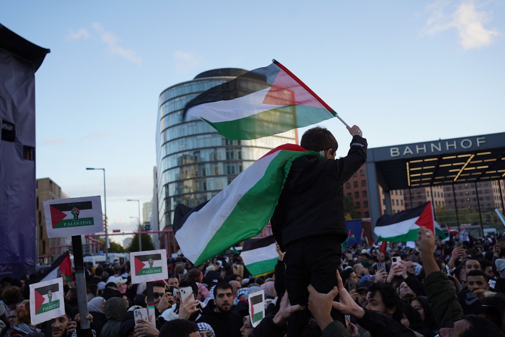 Large Pro-Palestinian Demonstration in Berlin’s Potsdamer Platz