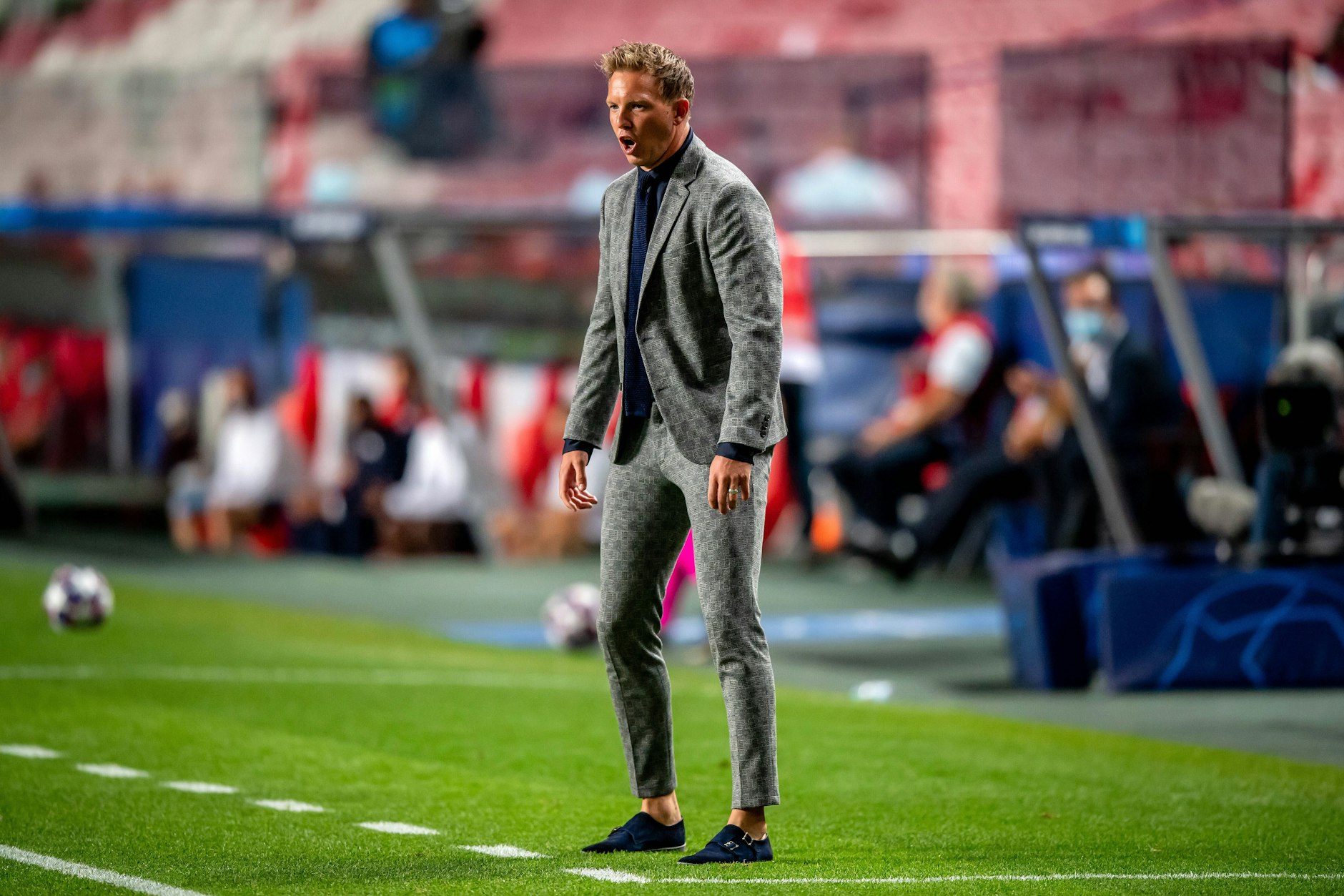 Wie ein „erschossenes Sofa“: Über Julian Nagelsmanns Anzug im Champions-League-Halbfinale 2020 machte sich Mehmet Scholl lustig.&nbsp;