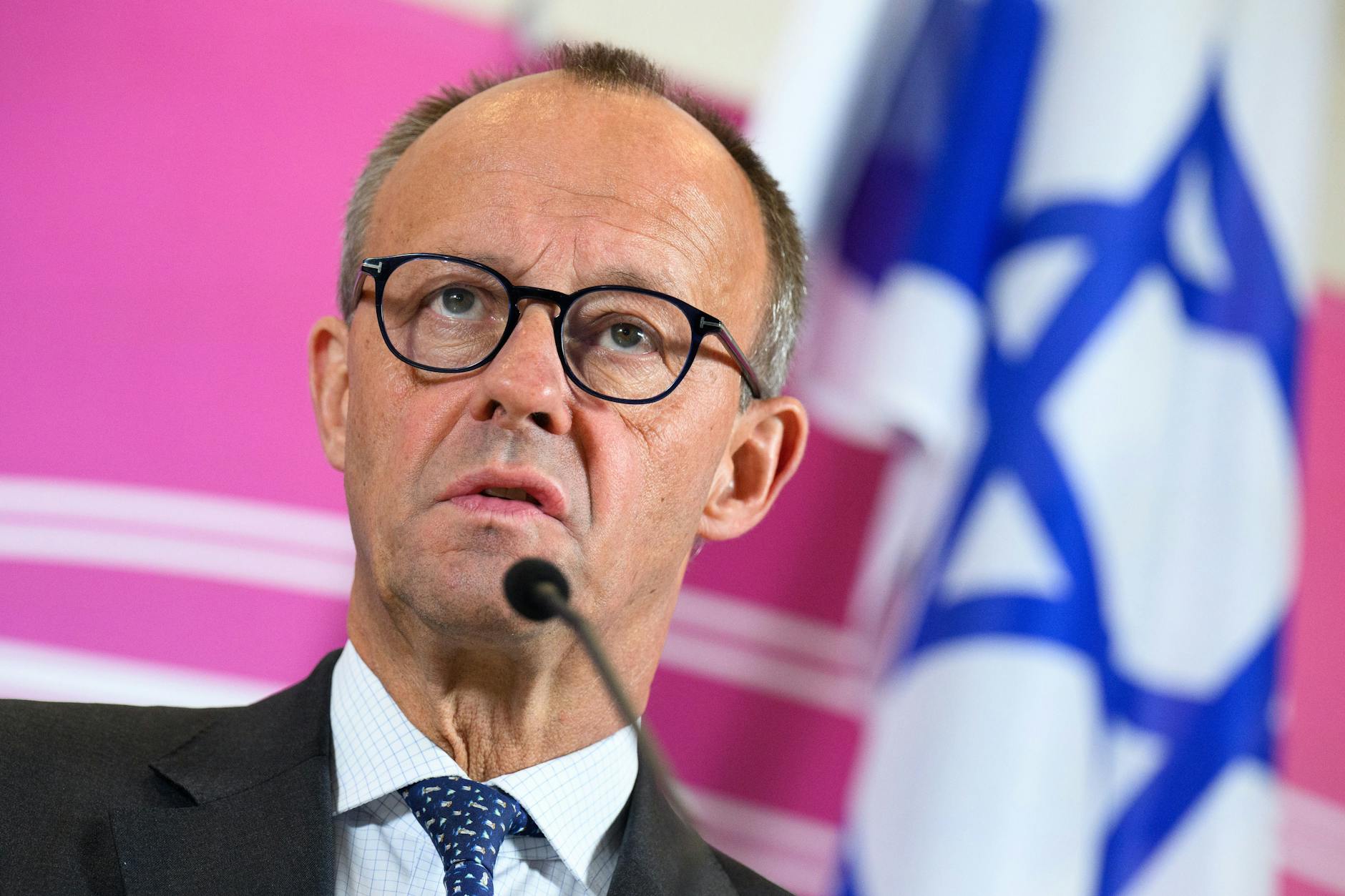 Friedrich Merz, Vorsitzender der CDU/CSU-Bundestagsfraktion ruft muslimische Organisationen dazu auf, sich von Terror-Angriffen der Hamas in Israel zu distanzieren.
