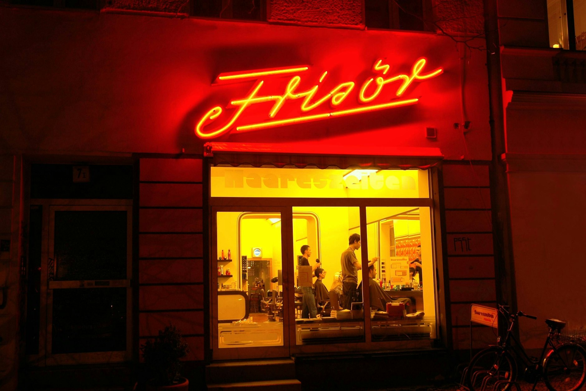 Die Zeiten ändern sich: Früher stand Frisör am Laden, heute oft Barber.