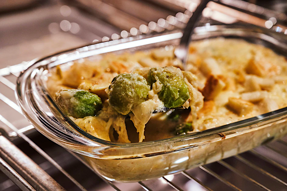 Dieses Rezept für Rosenkohl-Auflauf mit Hähnchen ist herbstlich lecker.