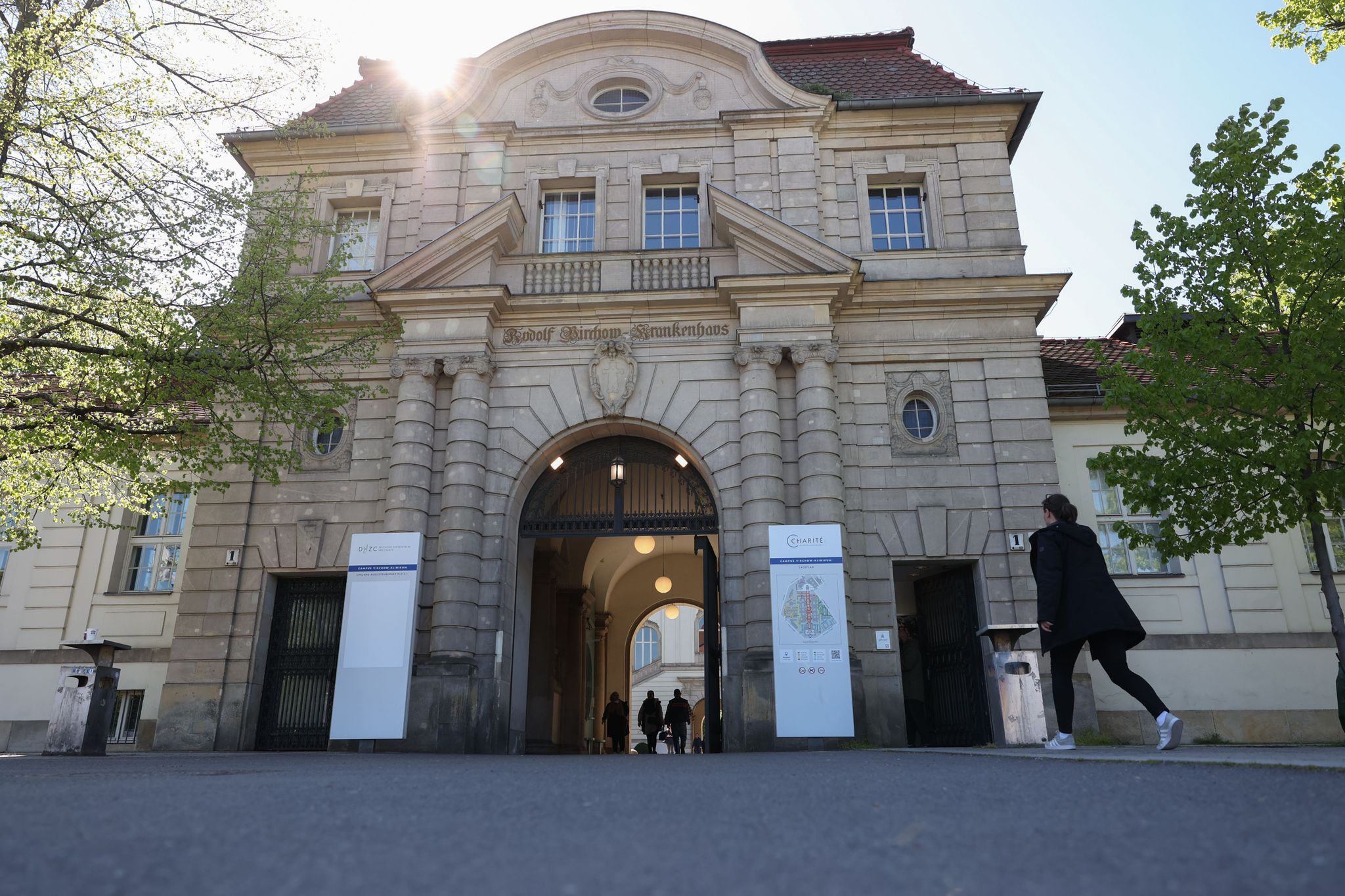 Berliner Charité-Arzt soll zwei Patienten getötet haben – nun beginnt der Prozess