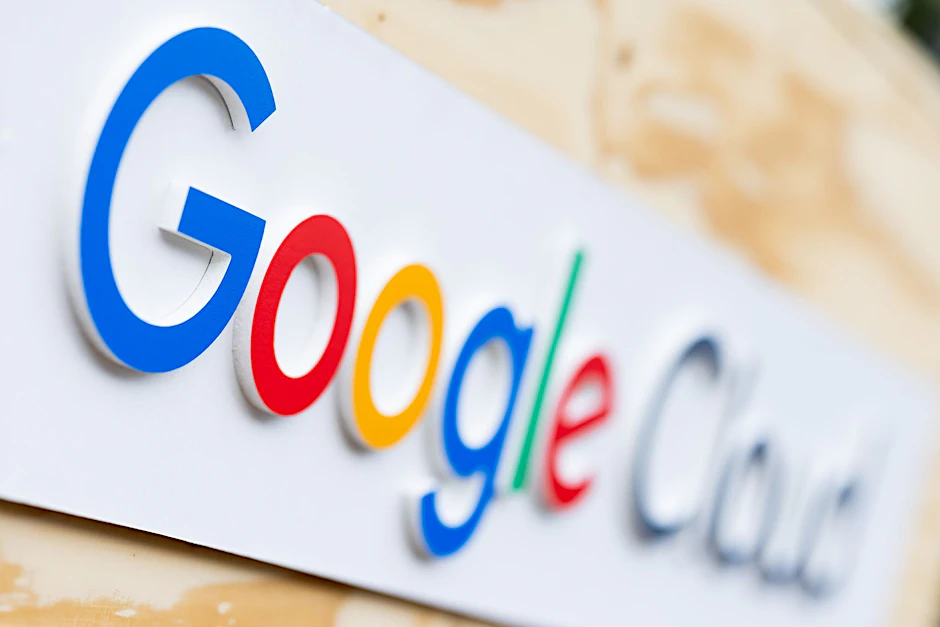 ARCHIV - Der Internet-Riese Google eröffnet sein erstes eigenes Cloud-Rechenzentrum in Deutschland.  