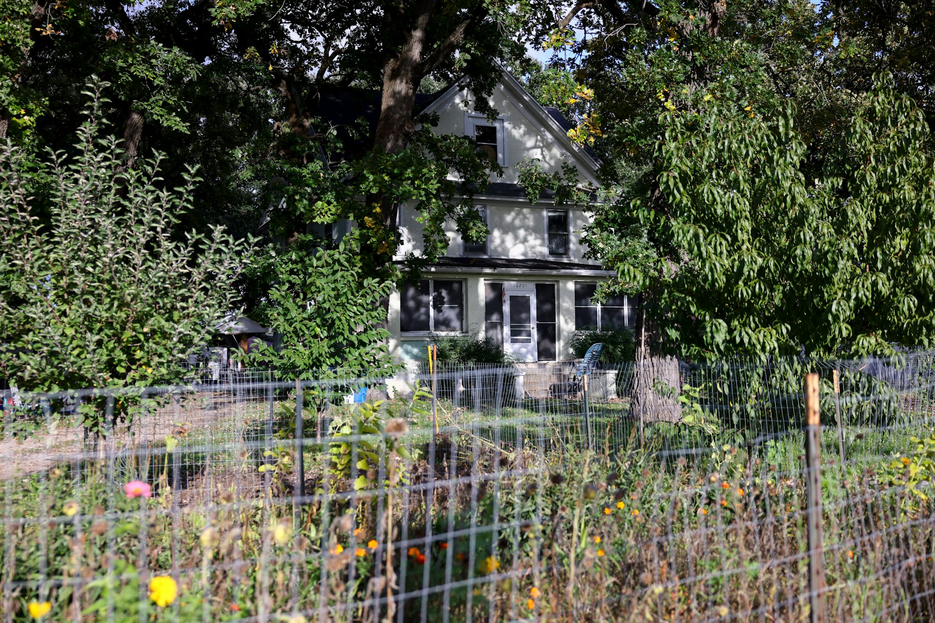 Das Haus, in dem ein Junge getötet und eine Frau lebensgefährlich verletzt wurden, nachdem sie von einem Mann niedergestochen wurden, der es auf sie abgesehen hatte, weil sie Muslime waren.