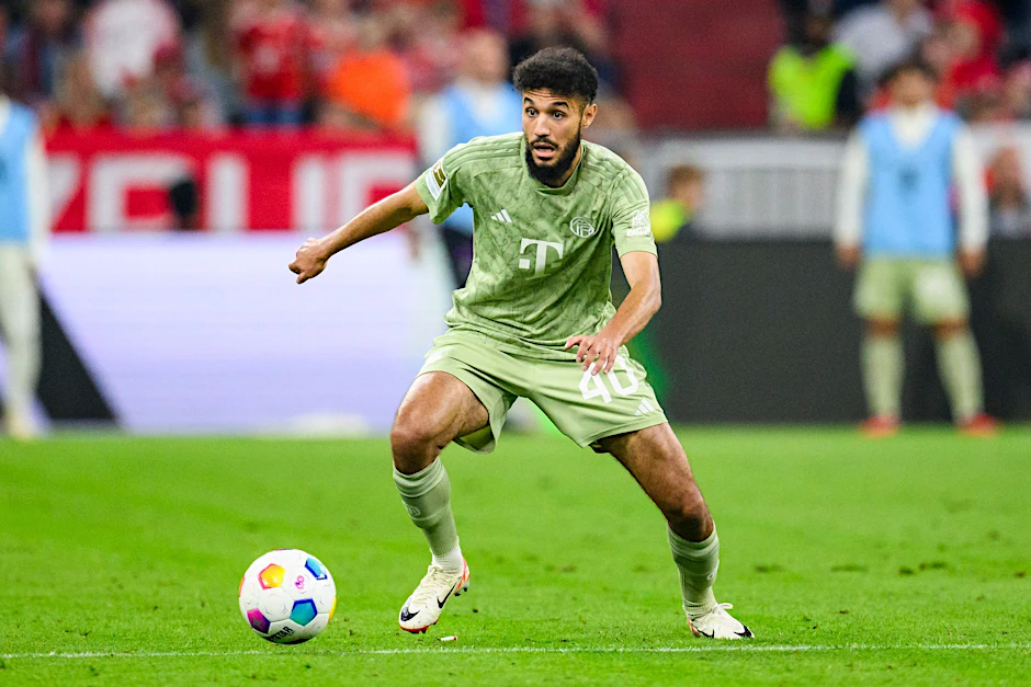 ARCHIV - Noussair Mazraoui hatte bei Instagram ein Pro-Palästina-Video verbreitet und wurde dafür kritisiert.  