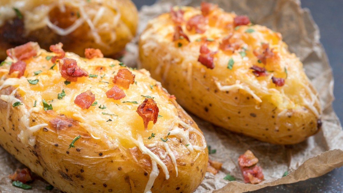 Lecker kochen für unter 2 Euro: Das Günstig-Rezept für köstliche Ofenkartoffeln