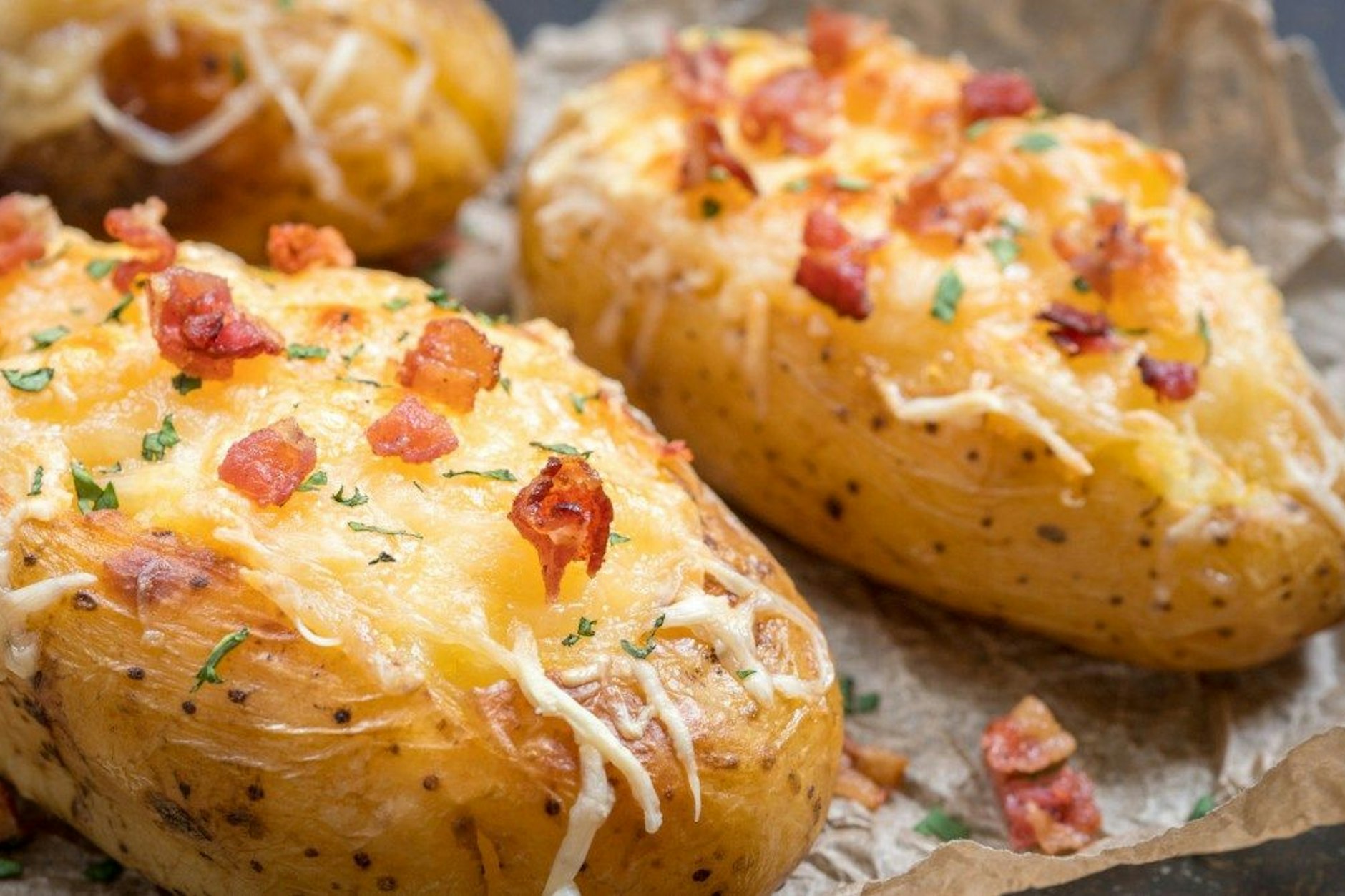 Die günstigen Ofenkartoffeln sind schnell gemacht - und so lecker.