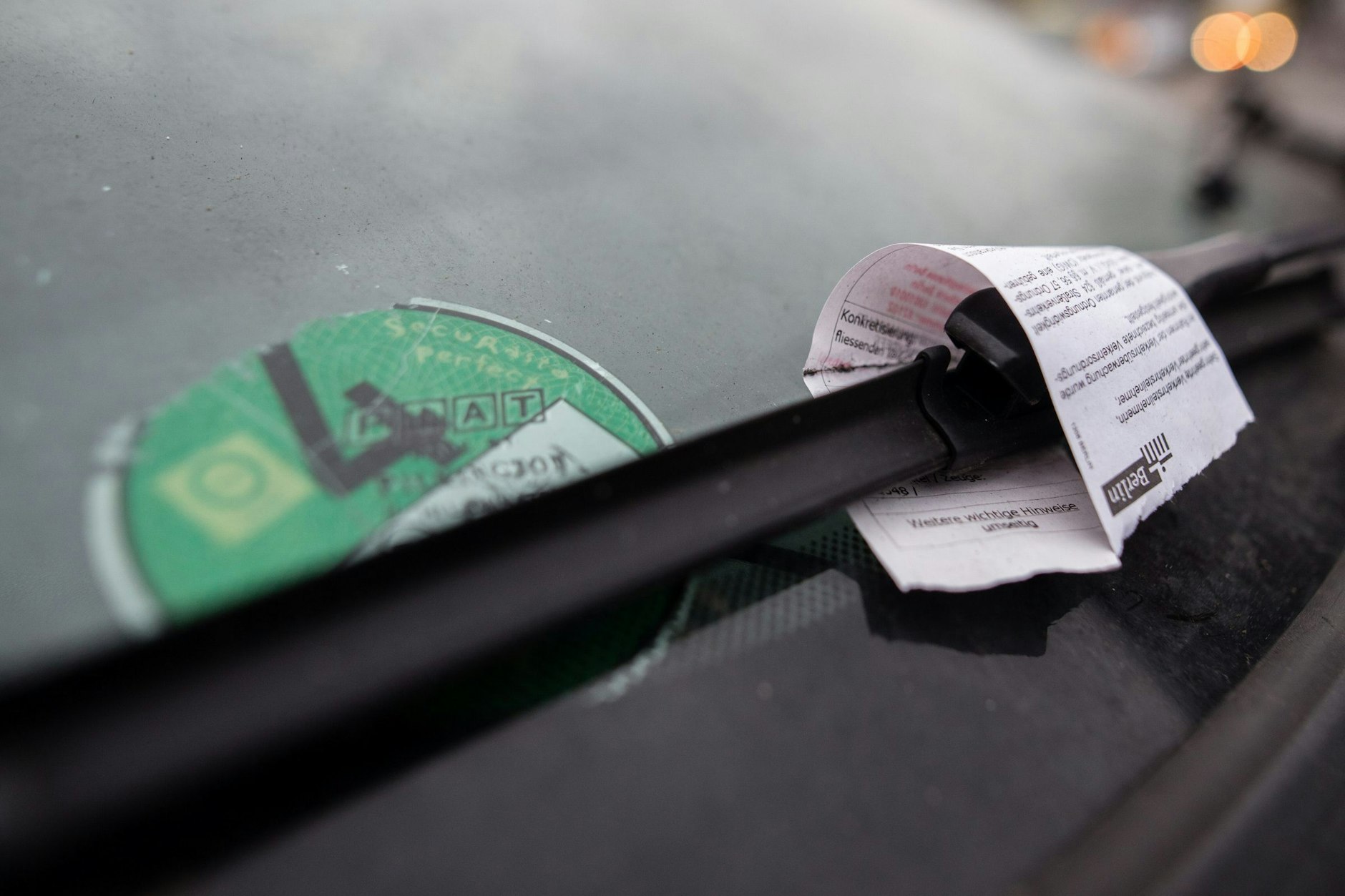 In Berlin warnt die Polizei momentan vor gefälschten Strafzetteln. Betrüger wollen mit der neuen Masche das große Geld machen.