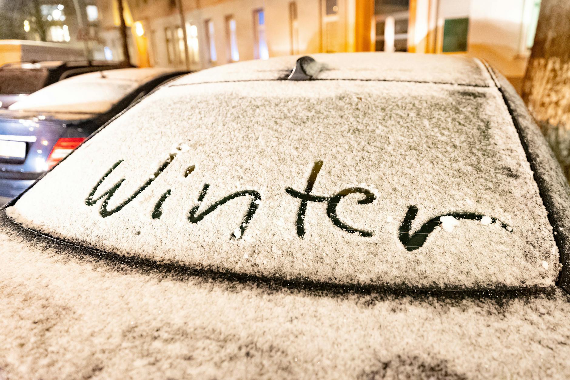 Kommt der Schnee - und bleibt er liegen? Das wird sich am Wochenende zeigen - es könnte beim Wetter eine echte Überraschung geben.