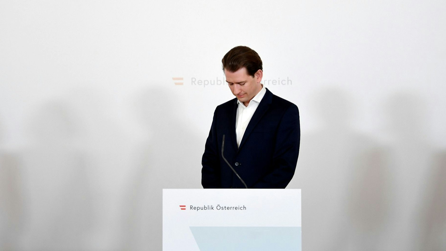 Österreichs Ex-Bundeskanzler Sebastian Kurz wurde durch Aussagen eines Insiders schwer belastet. Es geht um den Vorwurf der Korruption.  