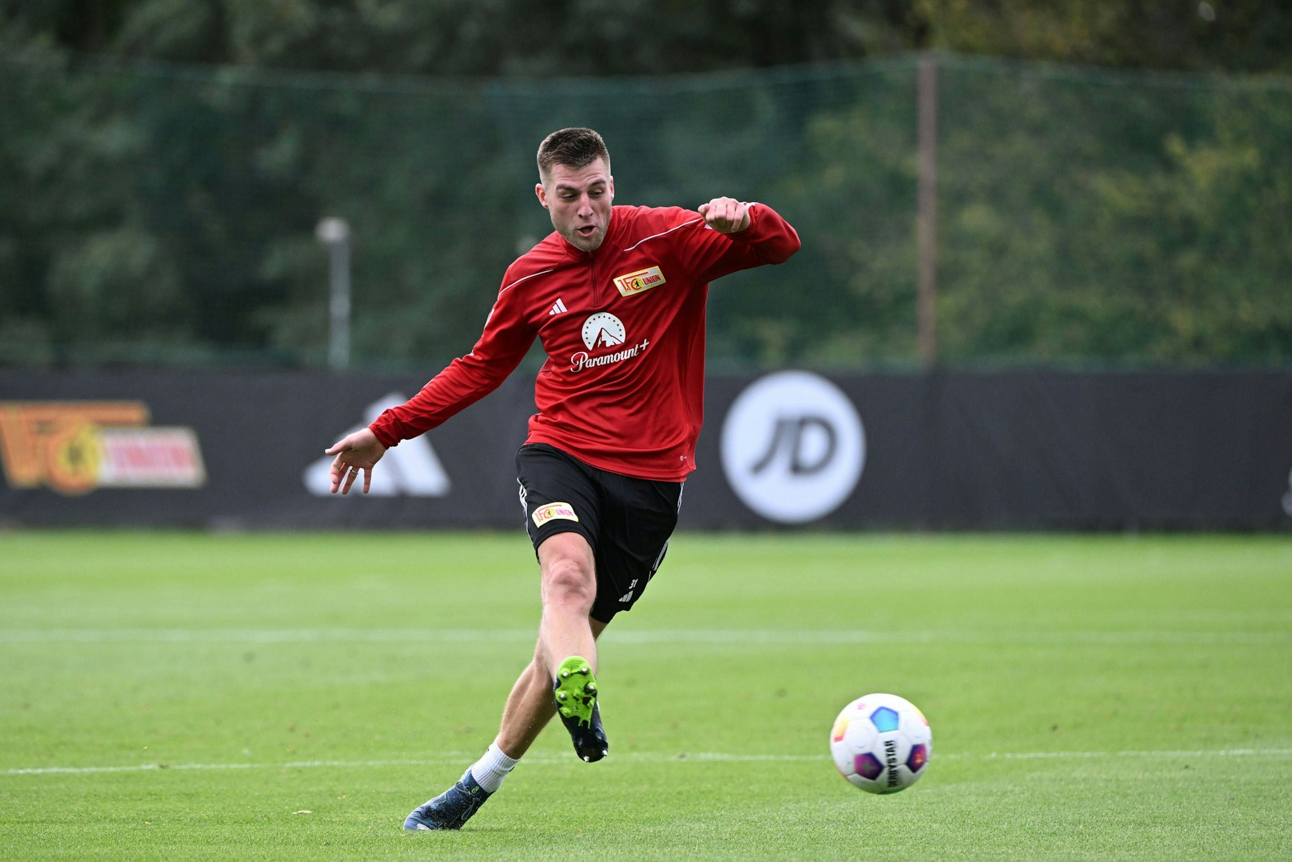 Robin Knoche (31) gab im Training am Montag ordentlich Gas und scheint für Sonnabend gegen den VfB Stuttgart bereit zu sein.