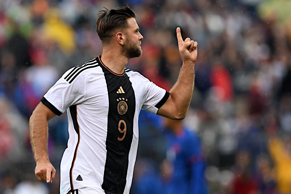 Fliegt mit seinen BVB-Teamkollegen in einem Privatjet aus den USA Richtung Heimat:  Niclas Füllkrug.  