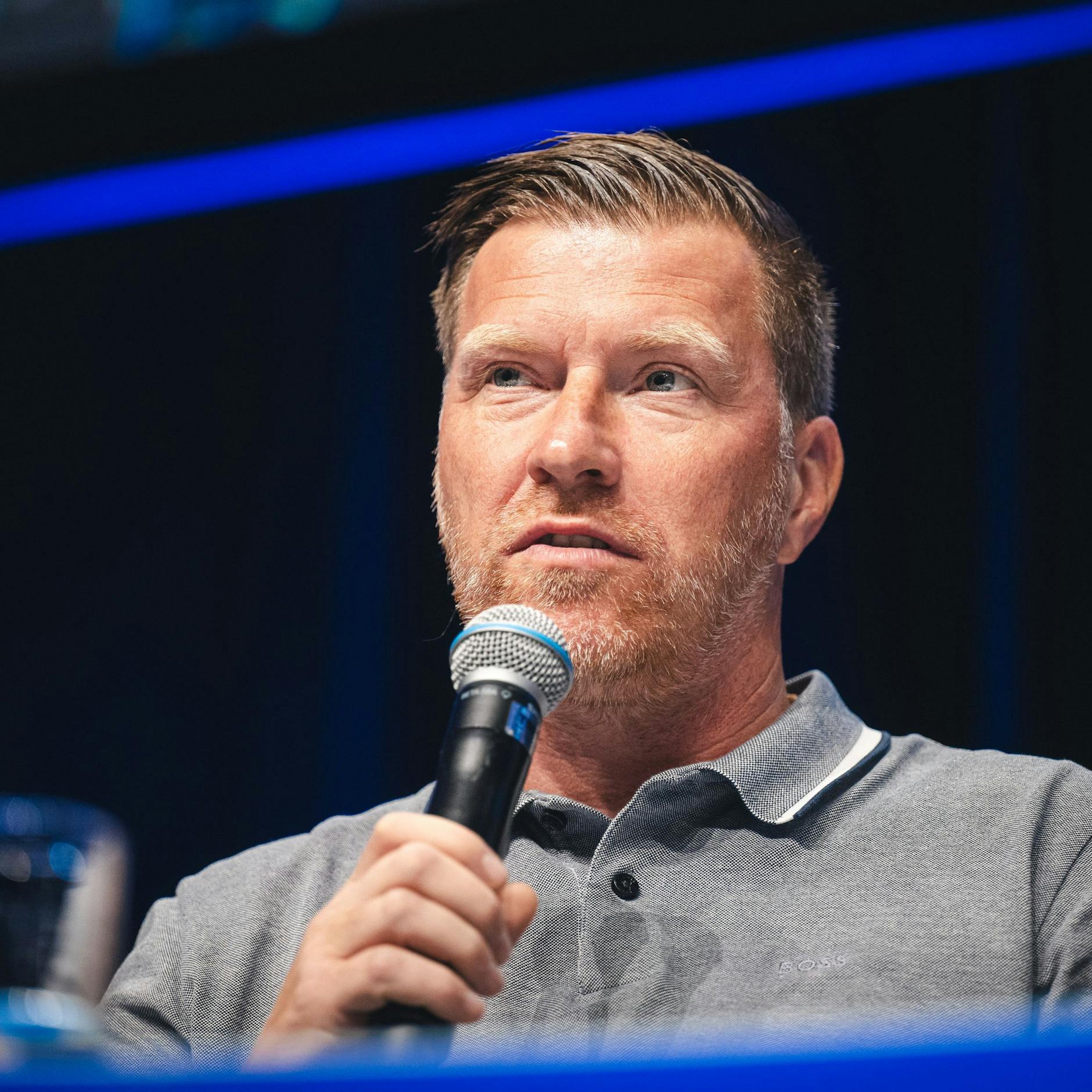 Herthas zweiter Sportdirektor Andreas Neuendorf erklärte den Mitgliedern Tousarts Verkauf an den 1. FC Union.