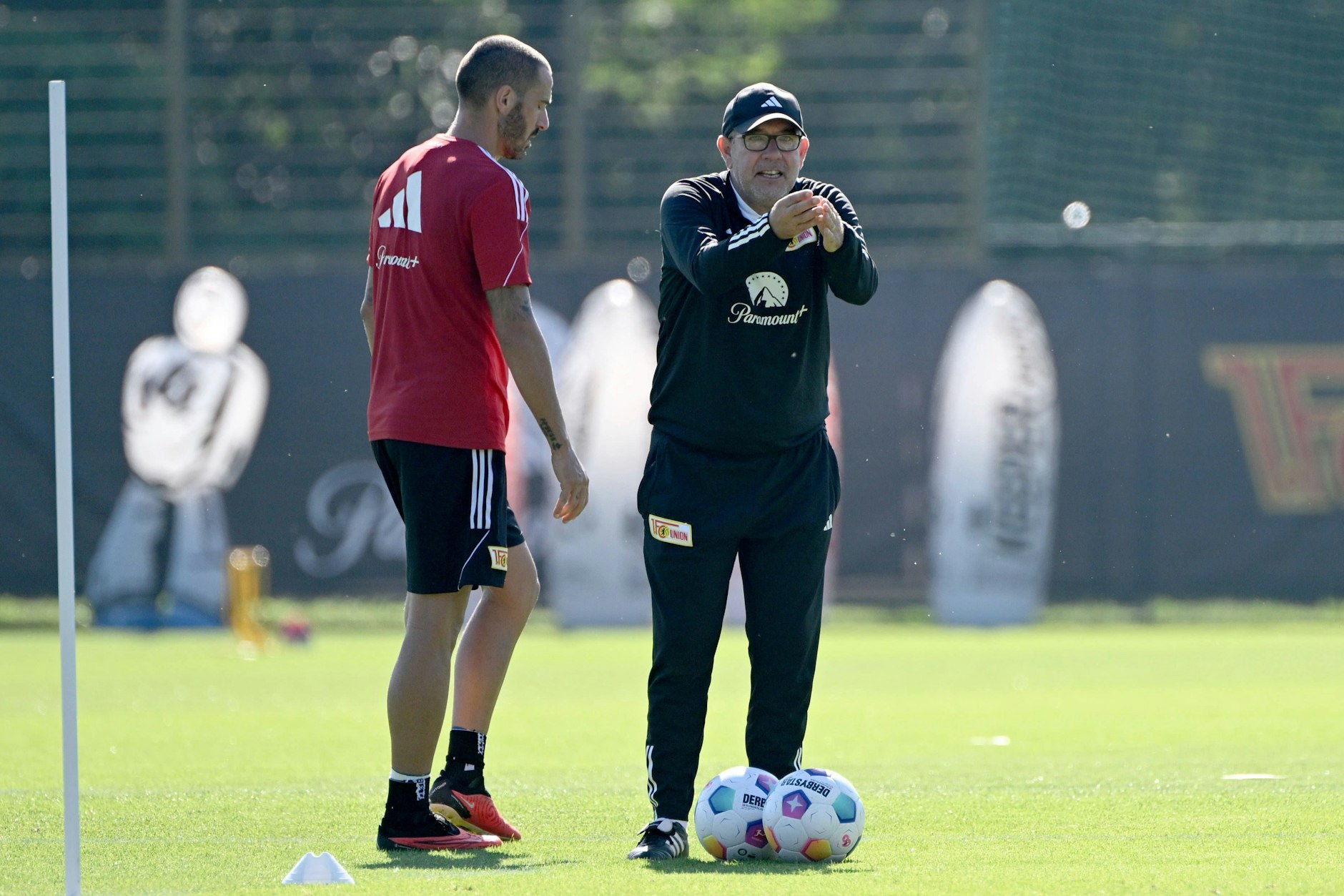 Urs Fischer und Verteidiger Leonardo Bonucci (36): Der Cheftrainer des 1. FC Union hat am Sonnabend gegen Stuttgart eine knifflige Entscheidung zu treffen.