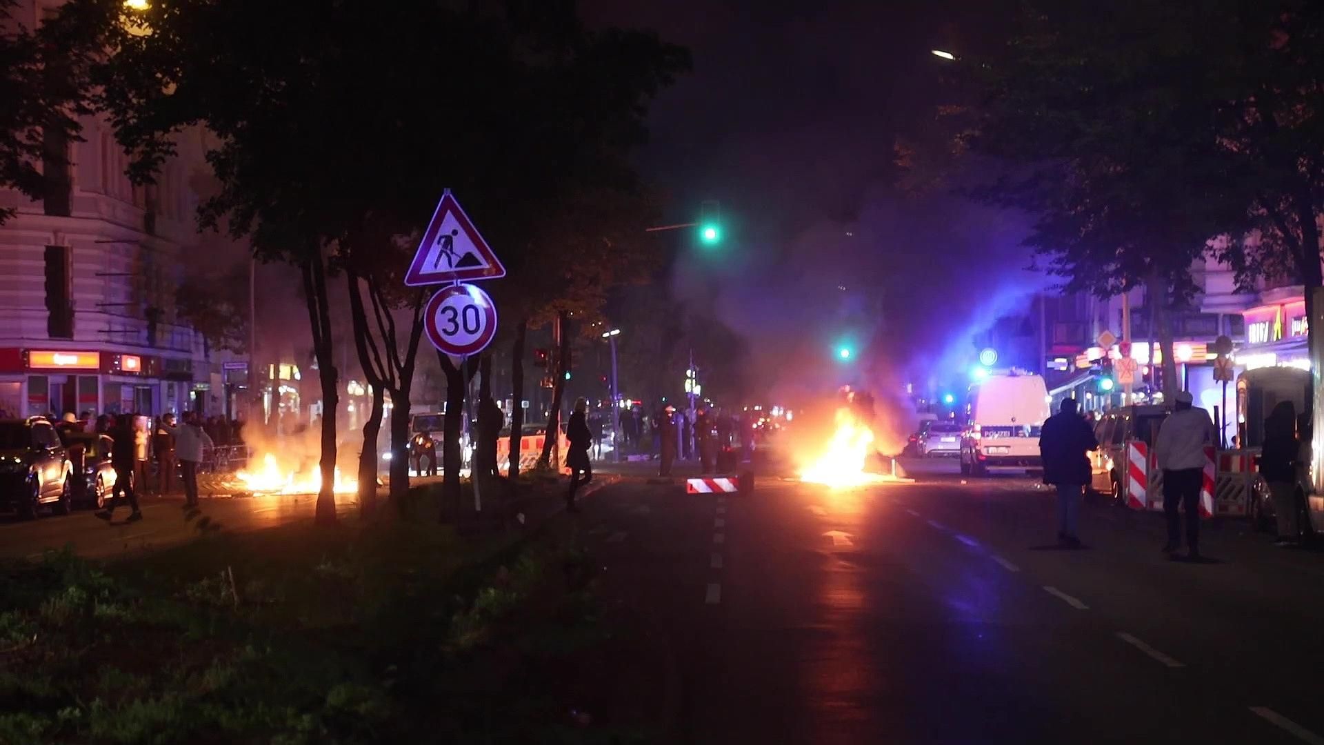 Gewalt auf der Sonnenallee, Polizei mit Wasserwerfer im Einsatz