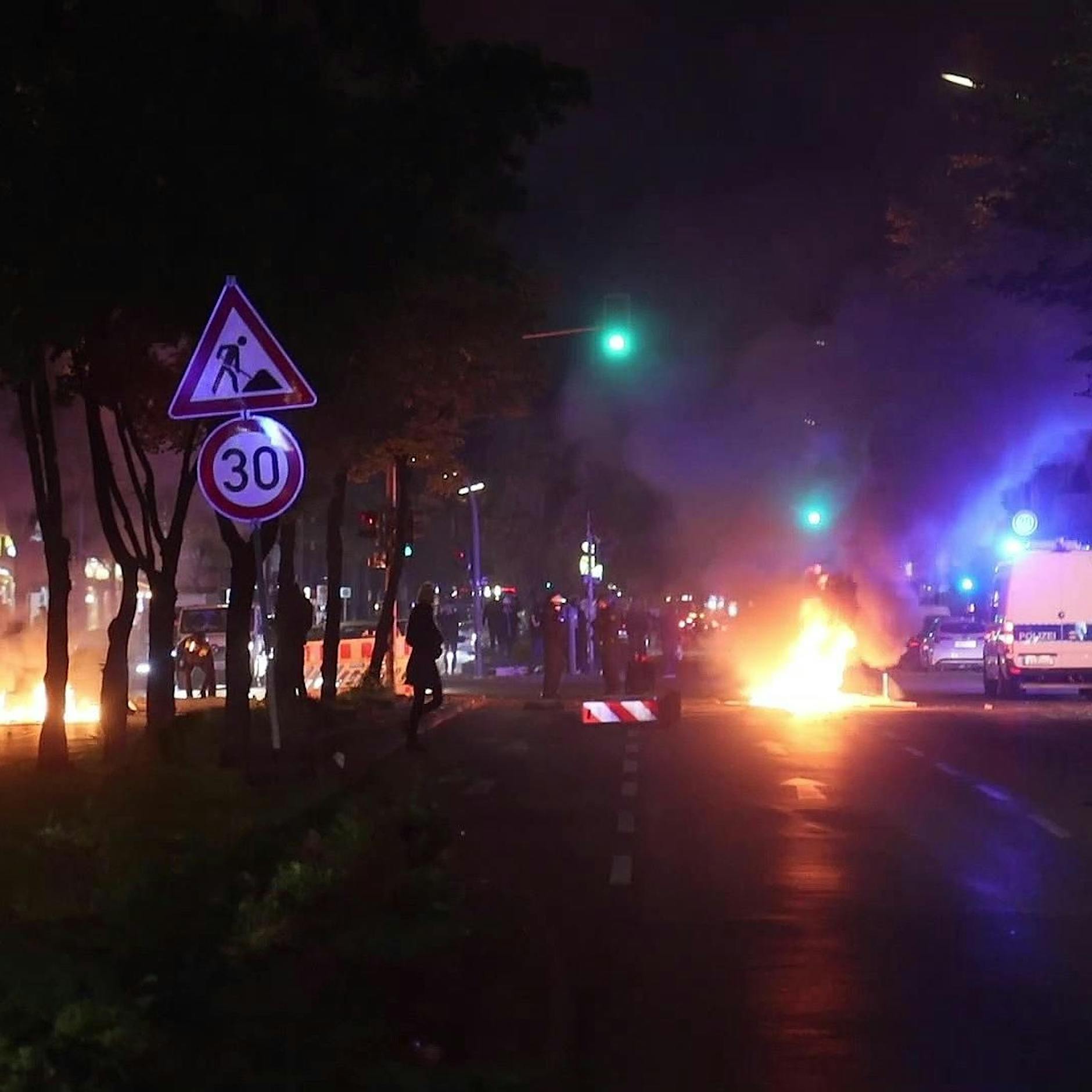 Gewalt auf der Sonnenallee, Polizei mit Wasserwerfer im Einsatz