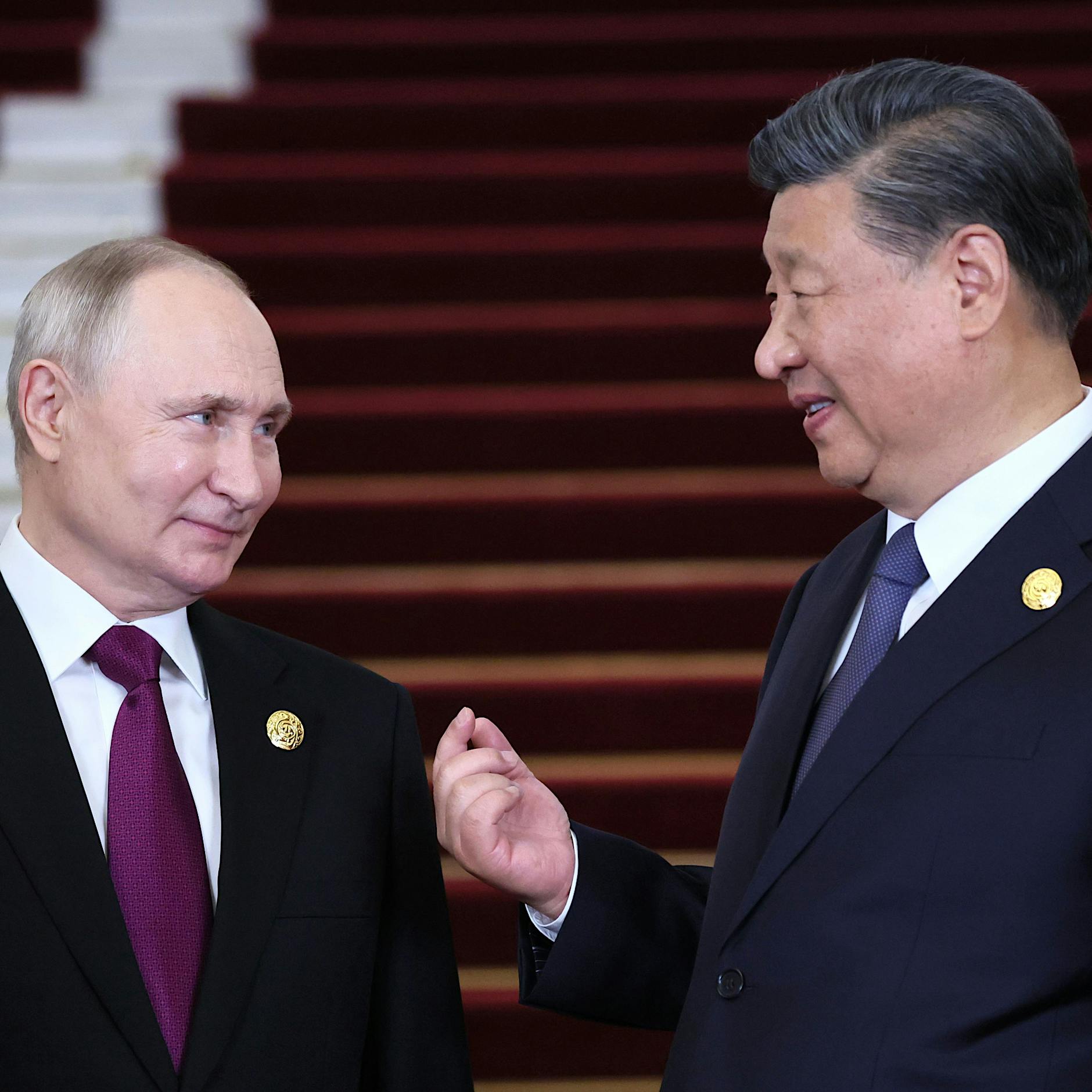 Zehn Jahre Neue Seidenstraße: Putin lobt Xis Pläne zur Neuordnung des Welthandels