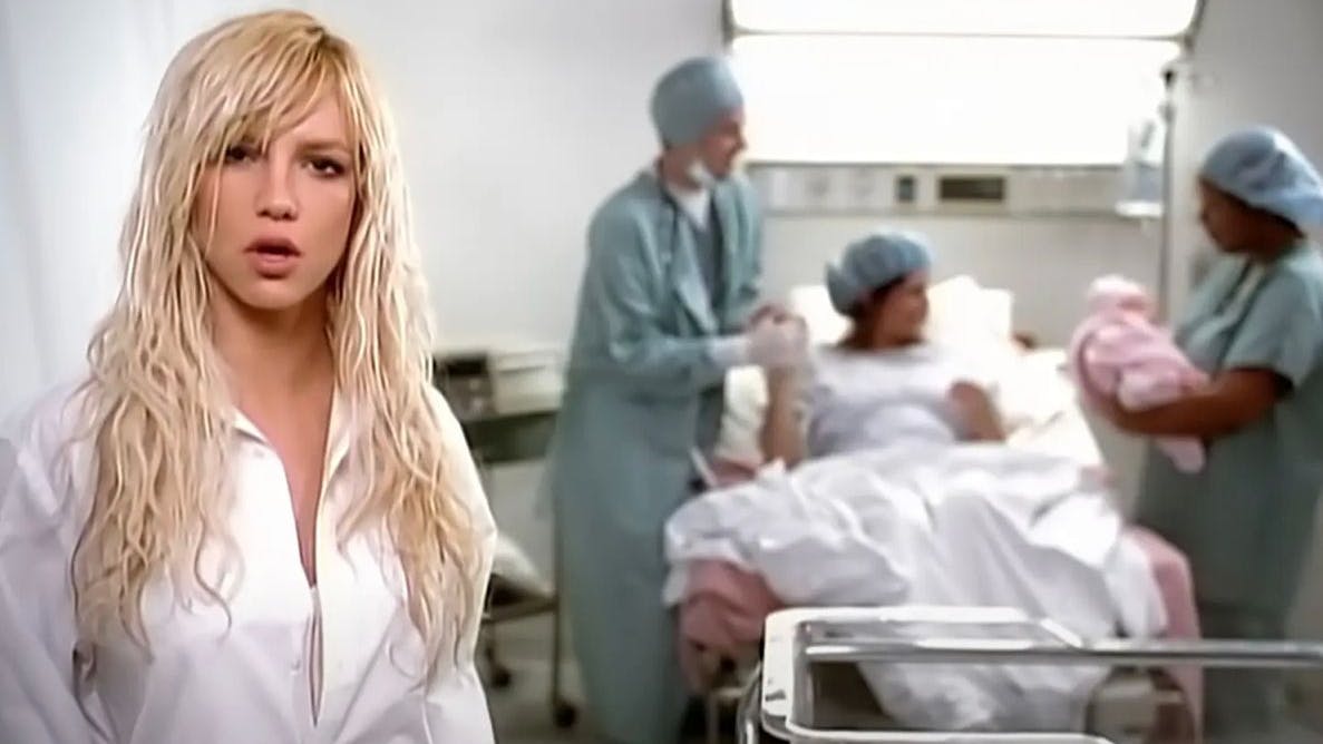 Die Geburtsszene in Britneys Musikvideo für „Everytime“ aus dem Jahr 2009.