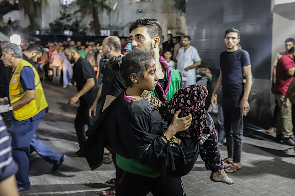Wer ist für die Hunderten Toten verantwortlich, die infolge einer Explosion am Al-Ahli-Krankenhaus in Gaza ums Leben kamen?
