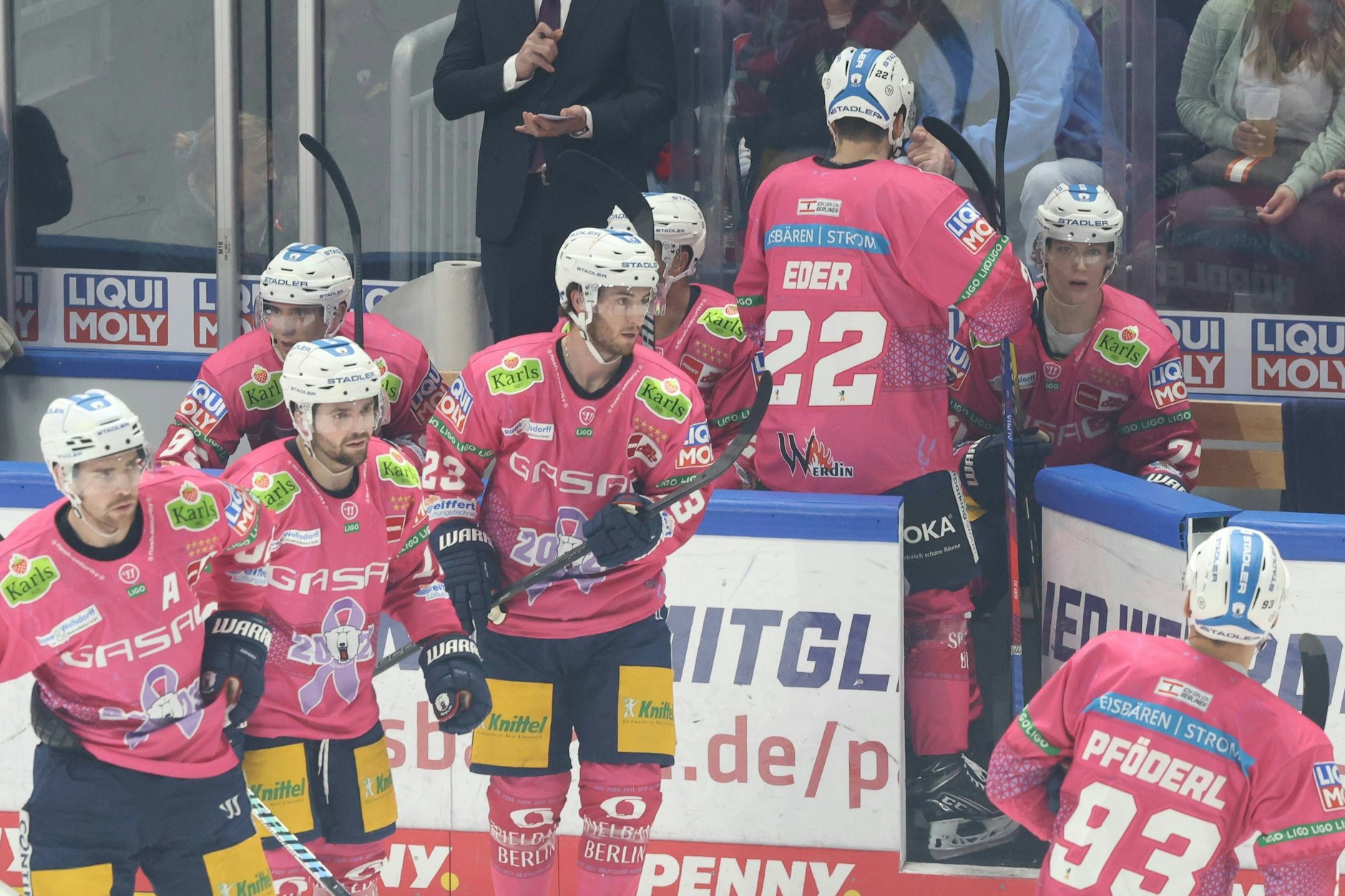 Runter vom Eis, rauf aufs Eis, da können auch die Eisbären als DEL-Rekordmeister schon mal den Überblick verlieren.