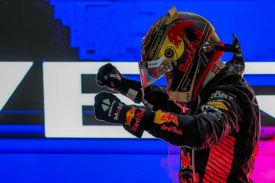 Max Verstappen vom Team Red Bull jubelt über seinen Sieg in Katar.  