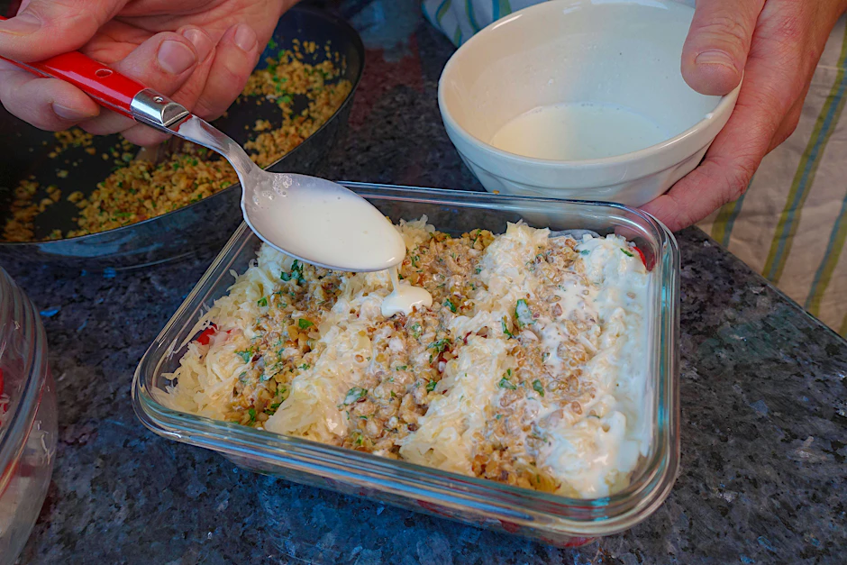 Sauerkraut eignet sich gut für die Zubereitung eines deftigen Auflaufs.&nbsp;&nbsp;