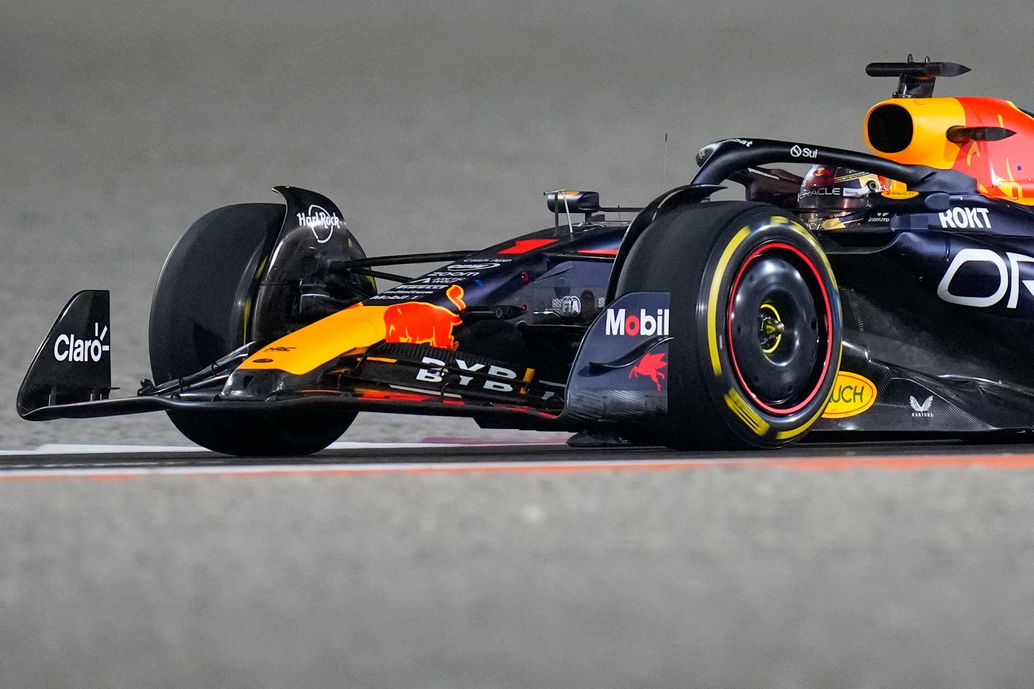 Mit Weltmeister-Helm: Max Verstappen war auch im Großen Preis von Katar nicht einzuholen.  