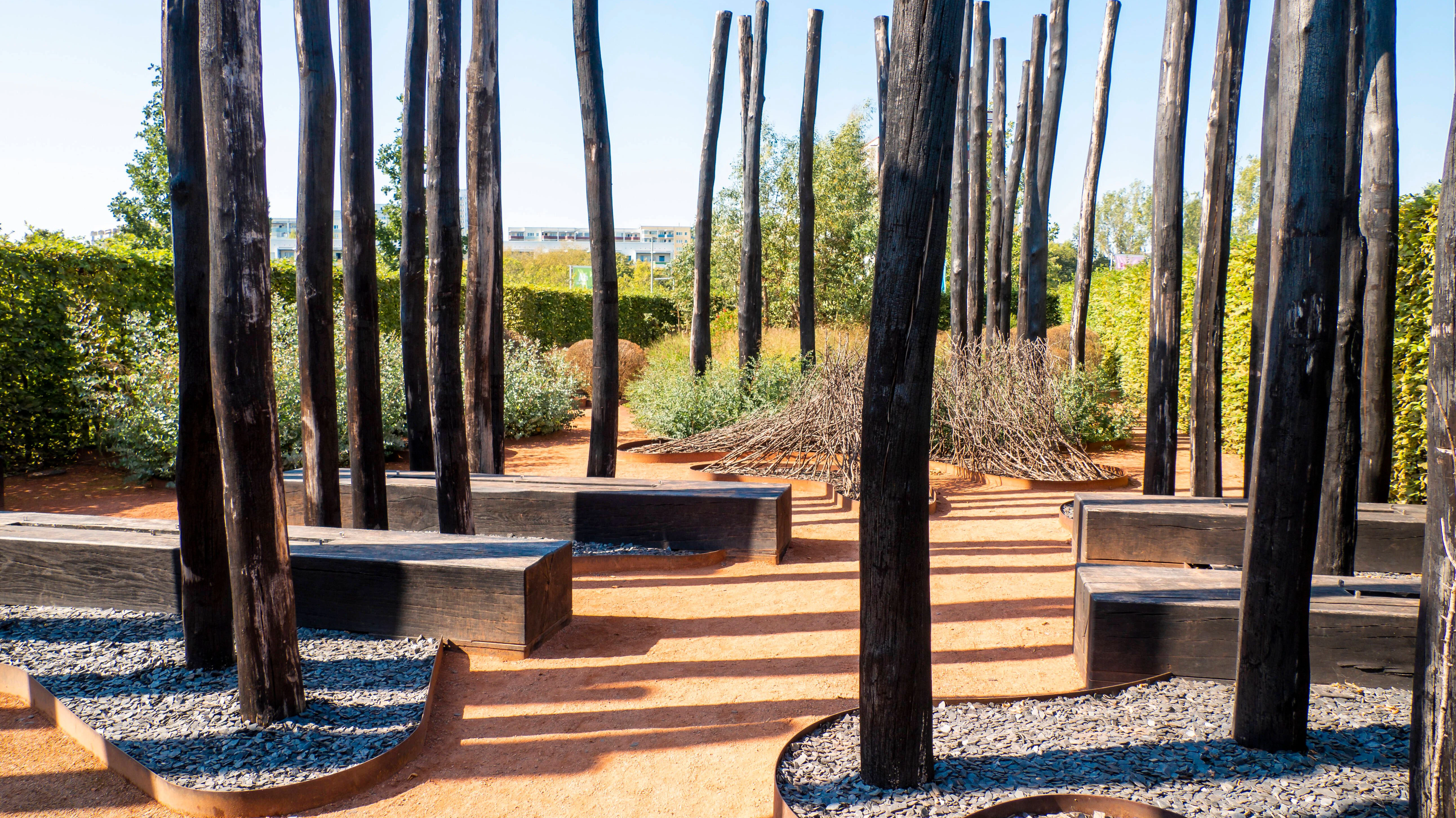 Im Gartenkabinett Australien wird das Fire Stick Farming nachgestellt.