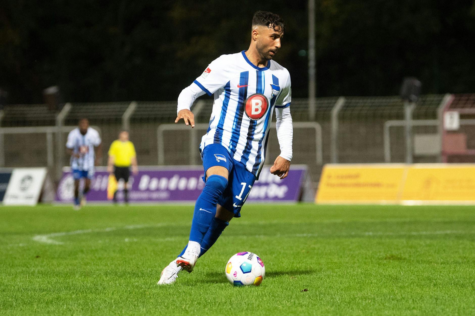 Herthas Internet-Star Nader El-Jindaoui trug bisher das Profi-Trikot nur in Testspielen. Das könnte sich in den nächsten Wochen ändern. 