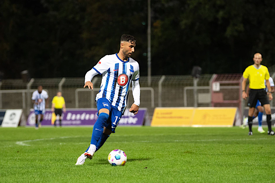 Herthas Internet-Star Nader El-Jindaoui trug bisher das Profi-Trikot nur in Testspielen. Das könnte sich in den nächsten Wochen ändern.&nbsp;