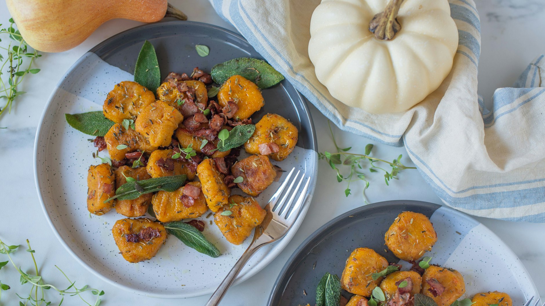 Das Rezept für Kürbis-Gnocchi mit Walnüssen ist ein Muss für alle Feinschmecker.