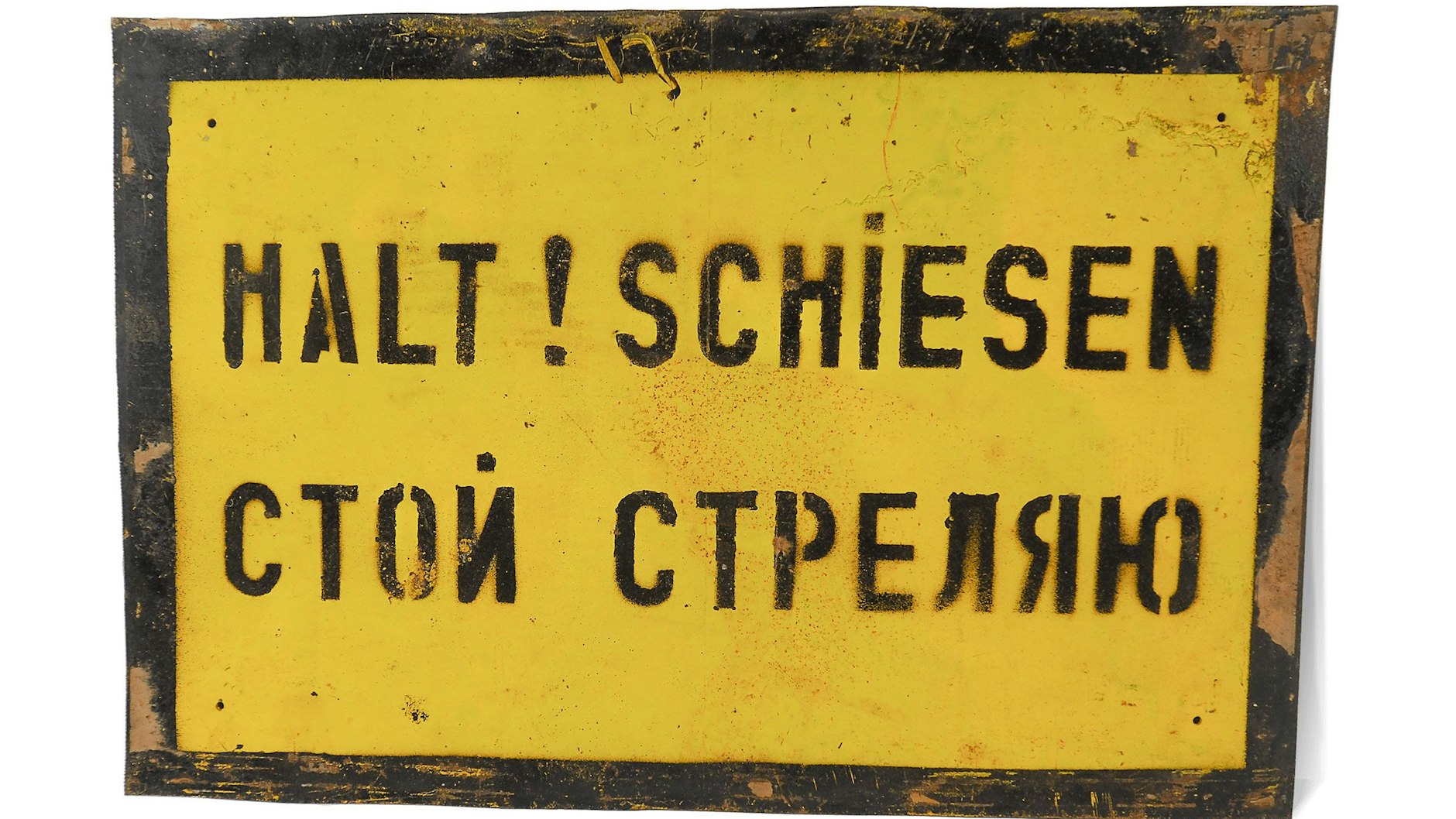 „Halt! Schießen“: ein Schild an einer sowjetischen Kaserne in der DDR