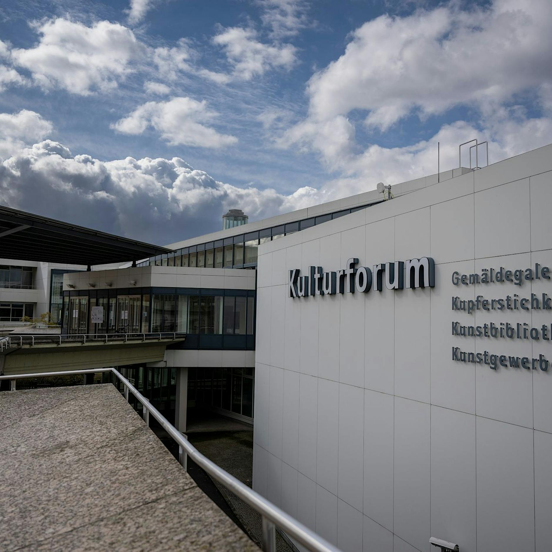 Die Details bei van Eyck: Gemäldegalerie geht ganz nah ran