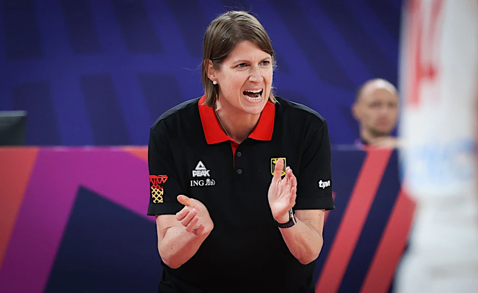 ARCHIV - Will mit Deutschlands Basketballerinnen nach Paris: Bundestrainerin Lisa Thomaidis.  