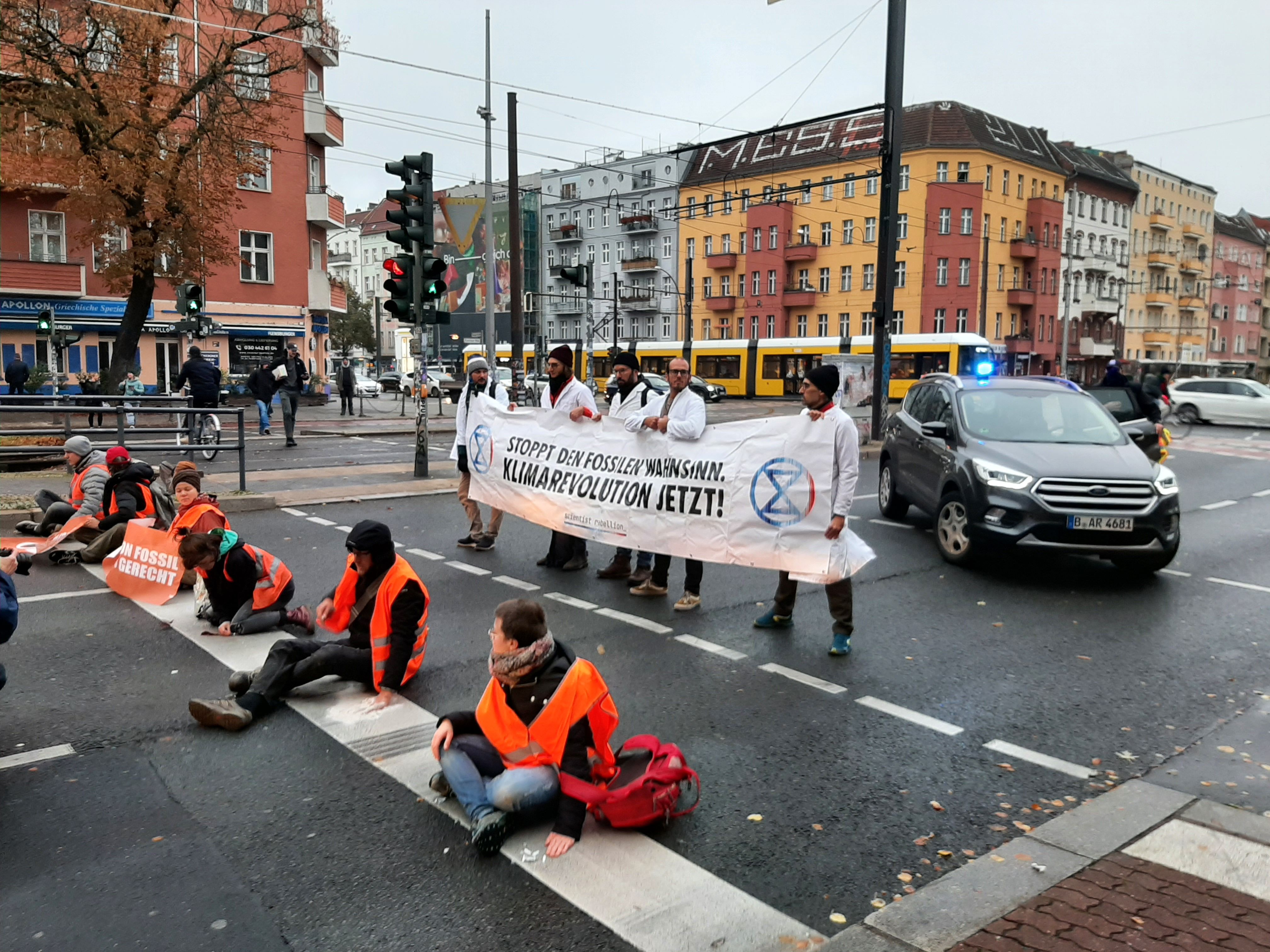 Letzte Generation Blockiert Berliner Verkehr: Polizei Löst Alle ...