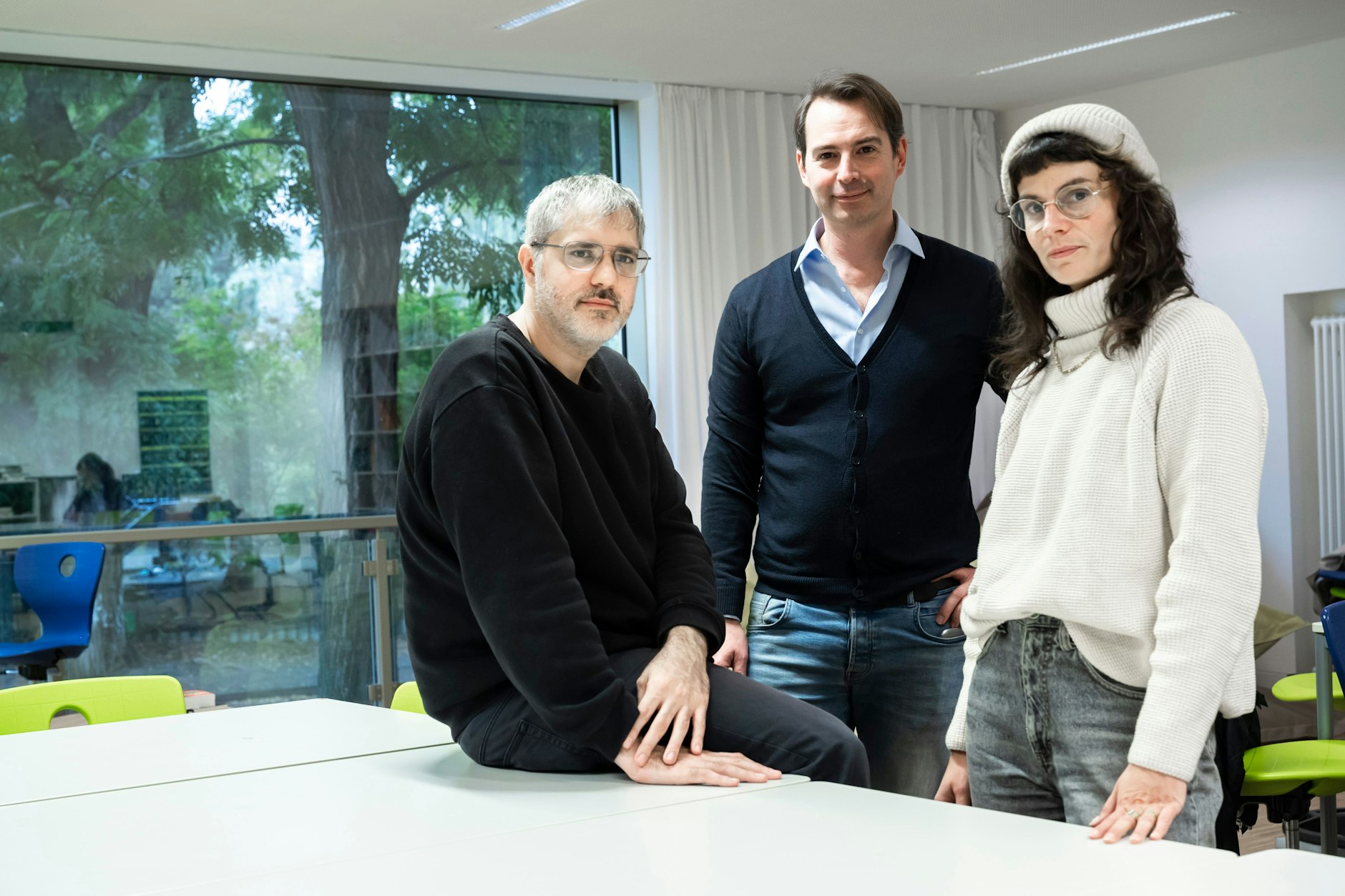 Clara Debour, Mehmet Can (links) und Giorgio Paschotta unterrichten an der Rütli-Schule in Neukölln und sprechen mit ihren Schülern gerade noch mehr als sonst über Israel und Palästina.