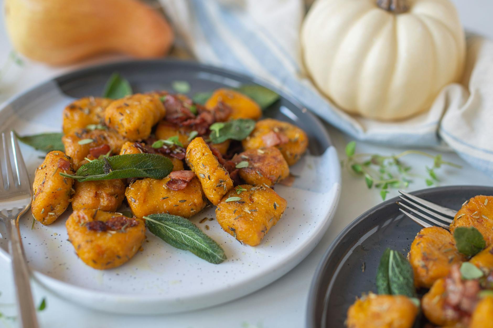 Dieses Rezept für Kürbis-Gnocchi mit Walnüssen schmeckt nach purem Herbst.
