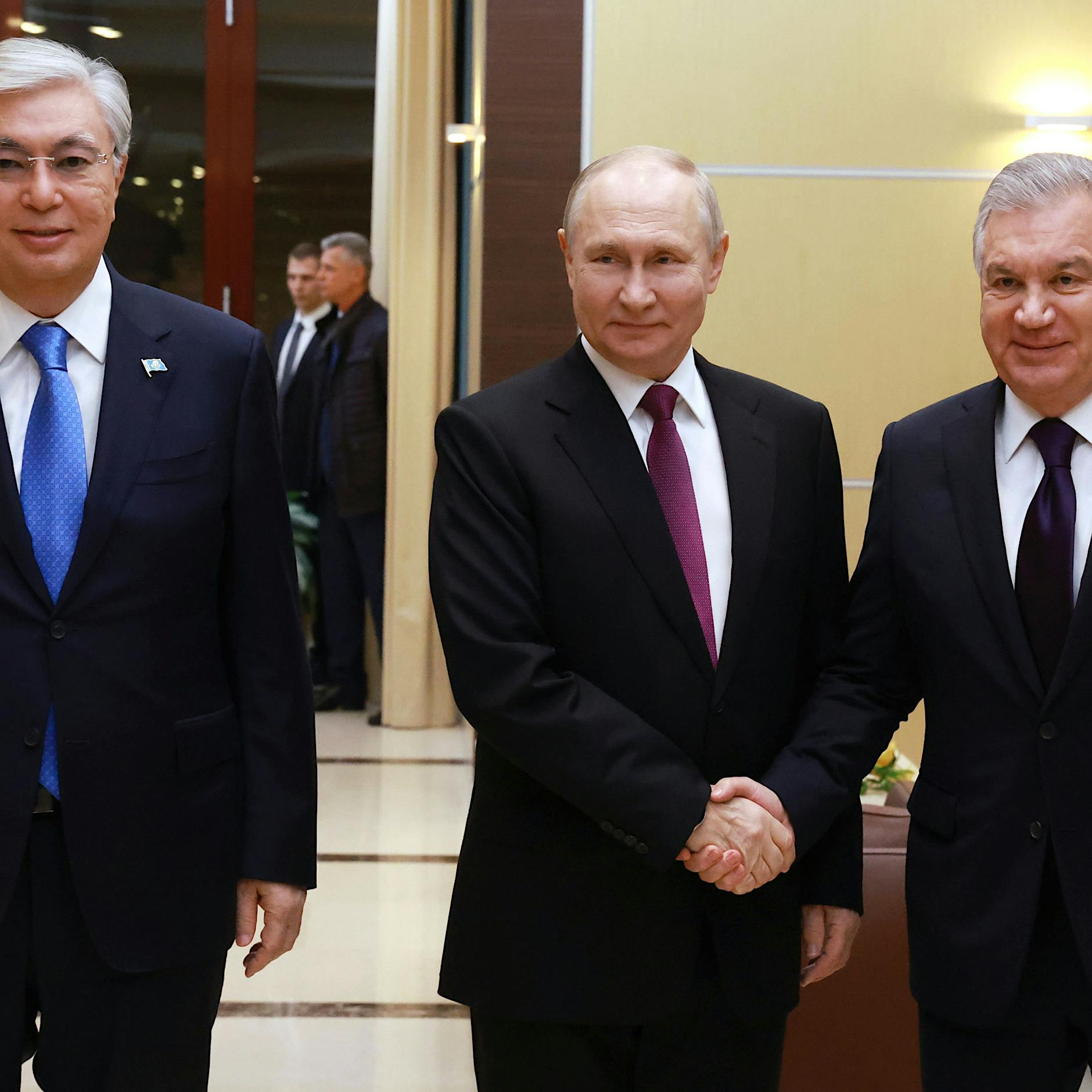 Russland-Sanktionen: Kasachstan korrigiert sich plötzlich – Kein Exportverbot von Militärgütern