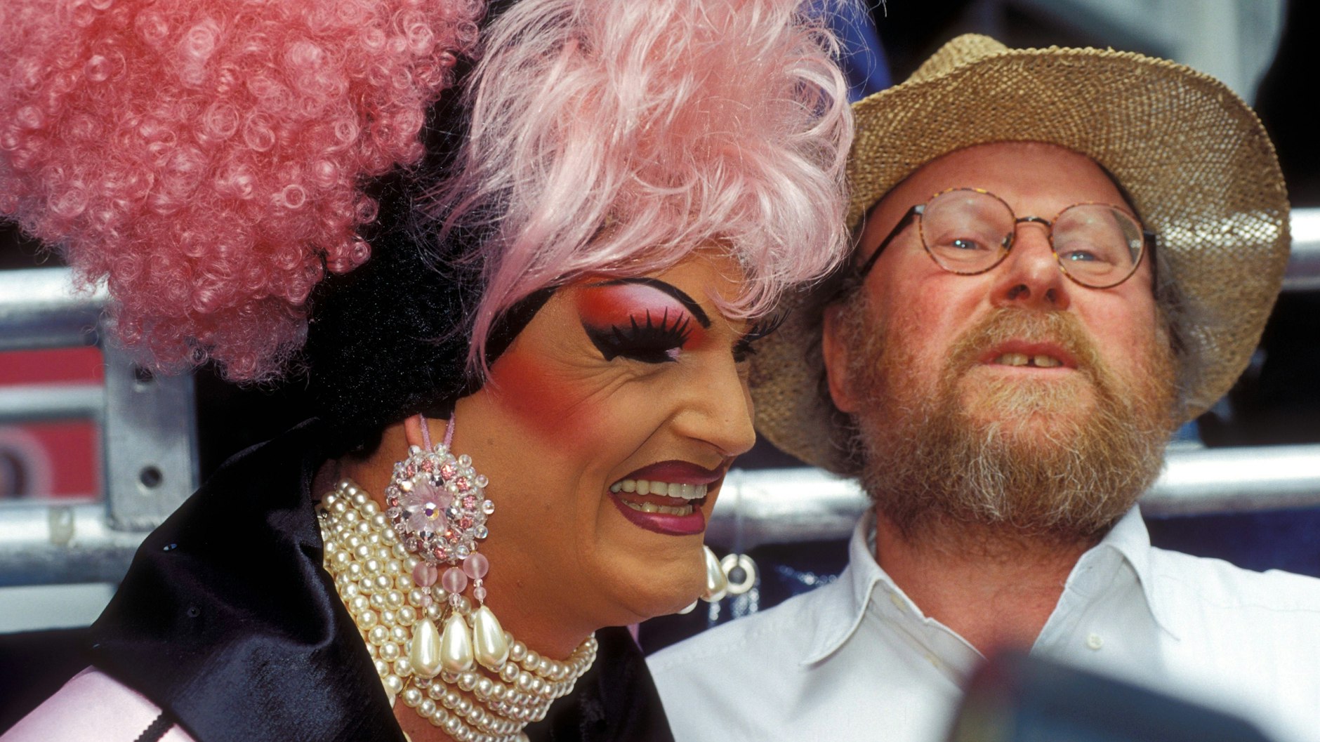 Volksnah mit Drag Queen Olivia Jones trat Wolfgang Thierse beim Christopher Street Day in Berlin auf.&nbsp;