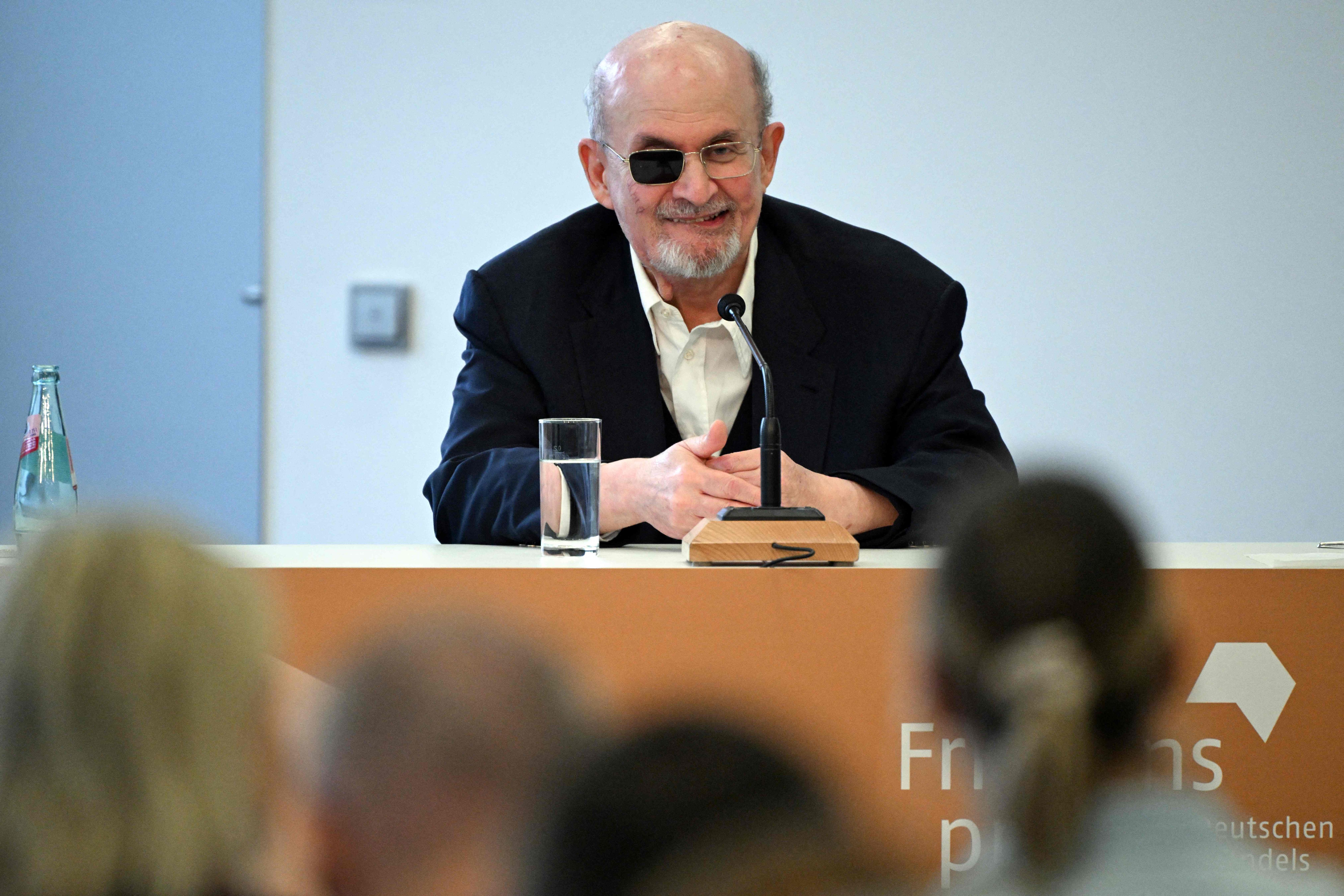 Image - Salman Rushdie auf der Frankfurter Buchmesse: „Ich freue mich auf die Kirche am Sonntag“