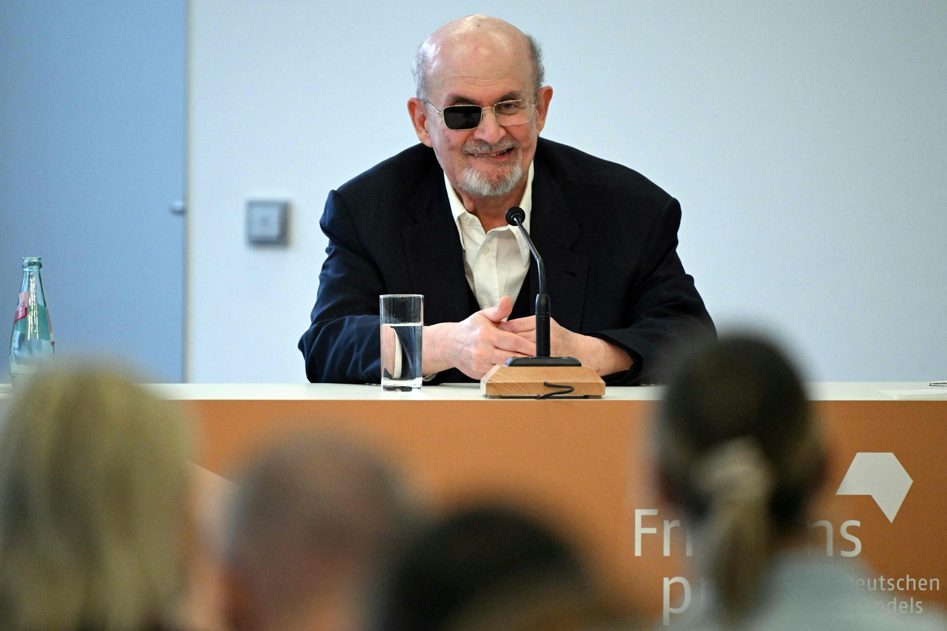 Salman Rushdie bei der Pressekonferenz auf der Frankfurter Buchmesse